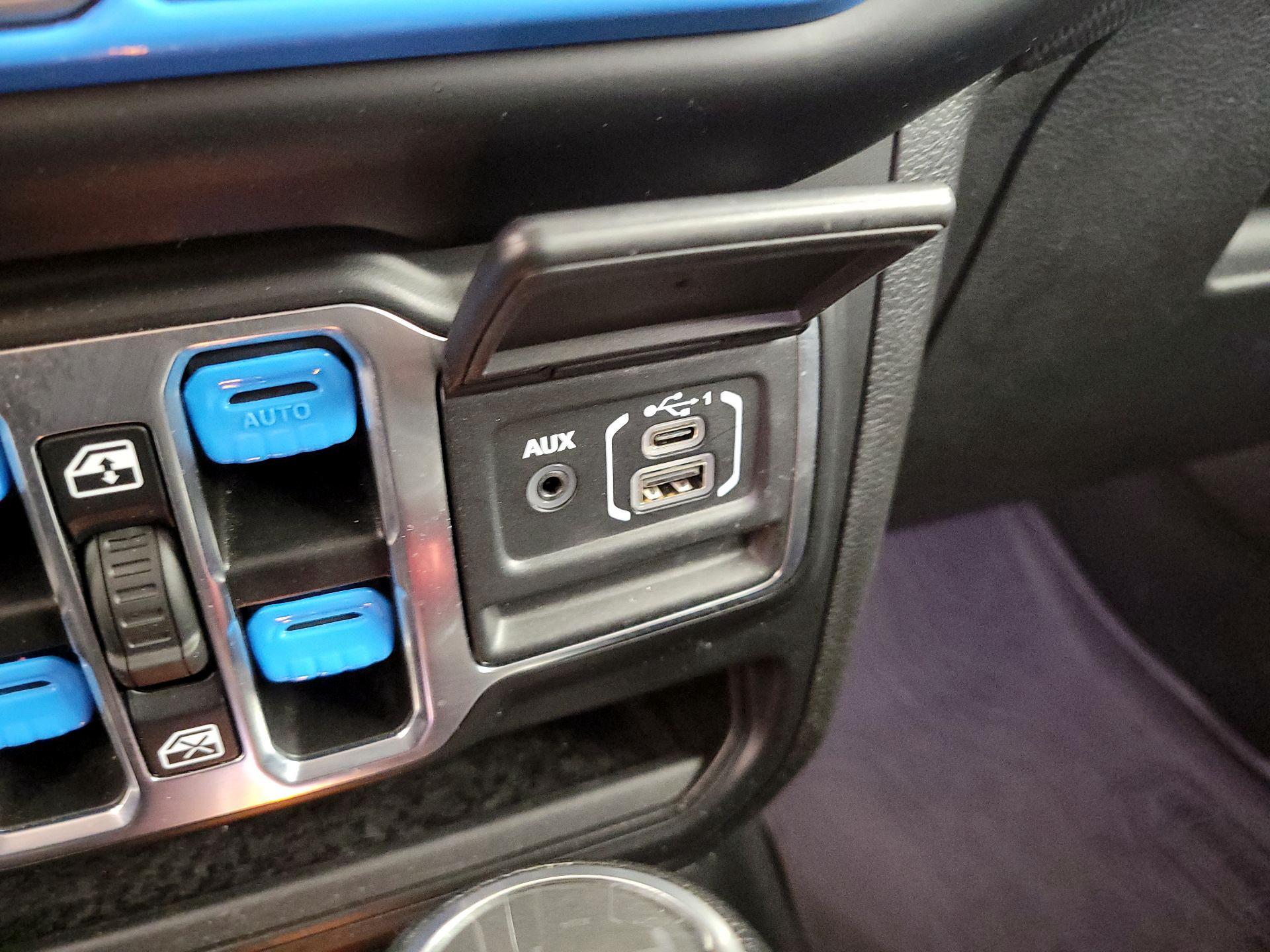 Thumbnail: 2022 Jeep Wrangler - 18