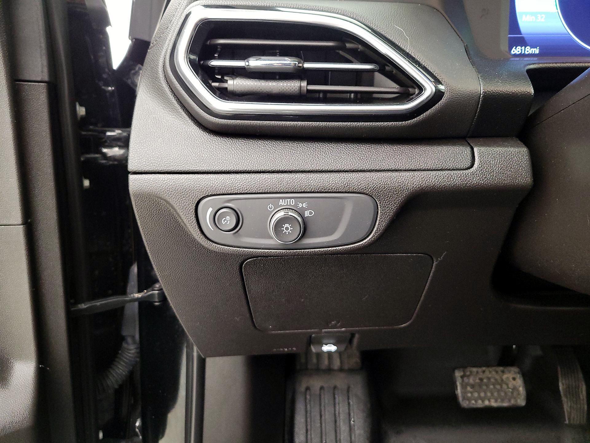 Thumbnail: 2023 Chevrolet Bolt EUV - 13