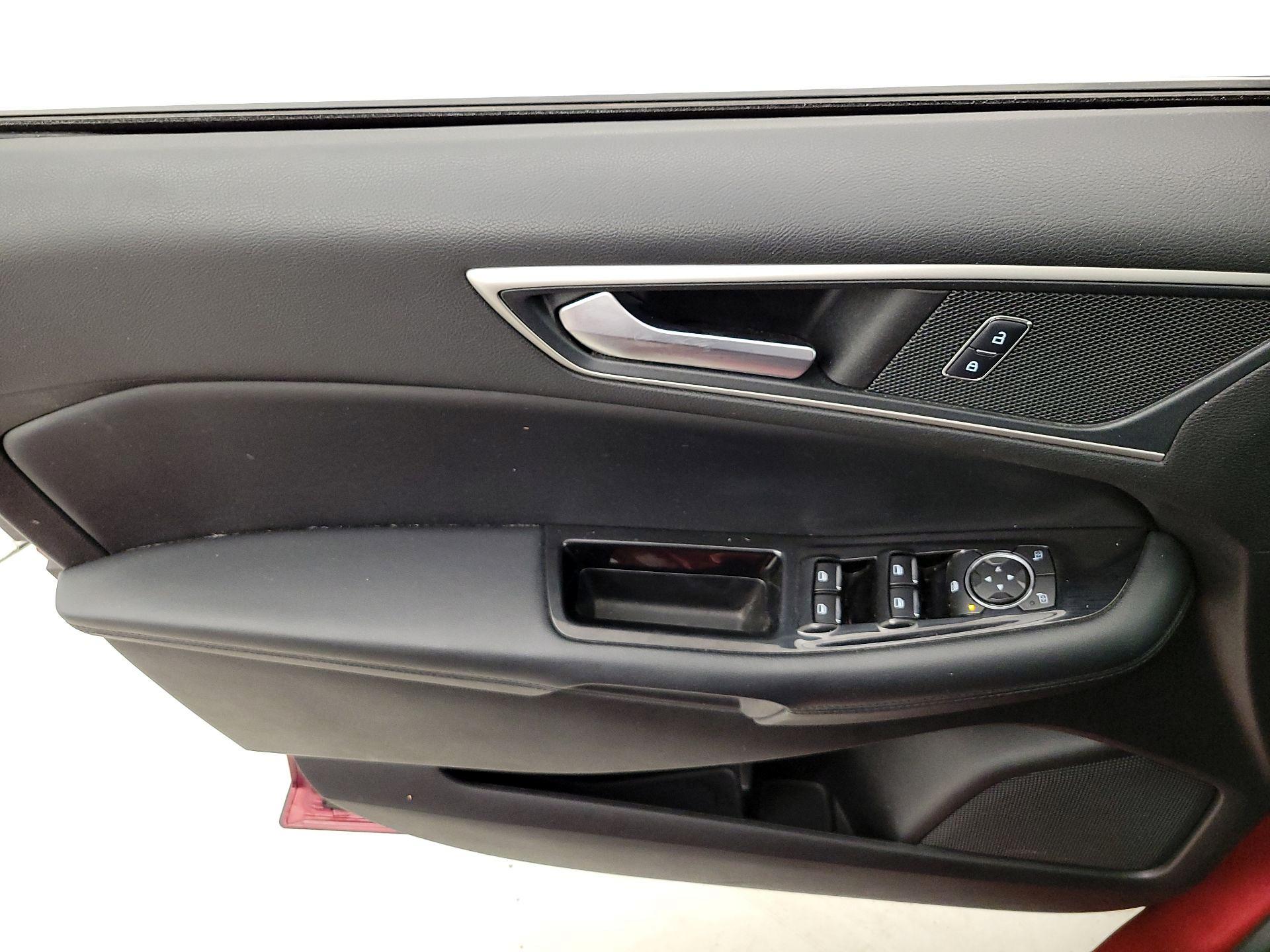 Thumbnail: 2018 Ford Edge - 12