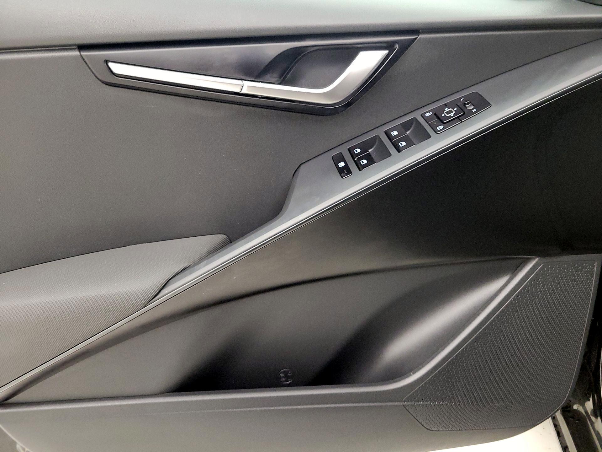 Thumbnail: 2024 Kia Niro - 12