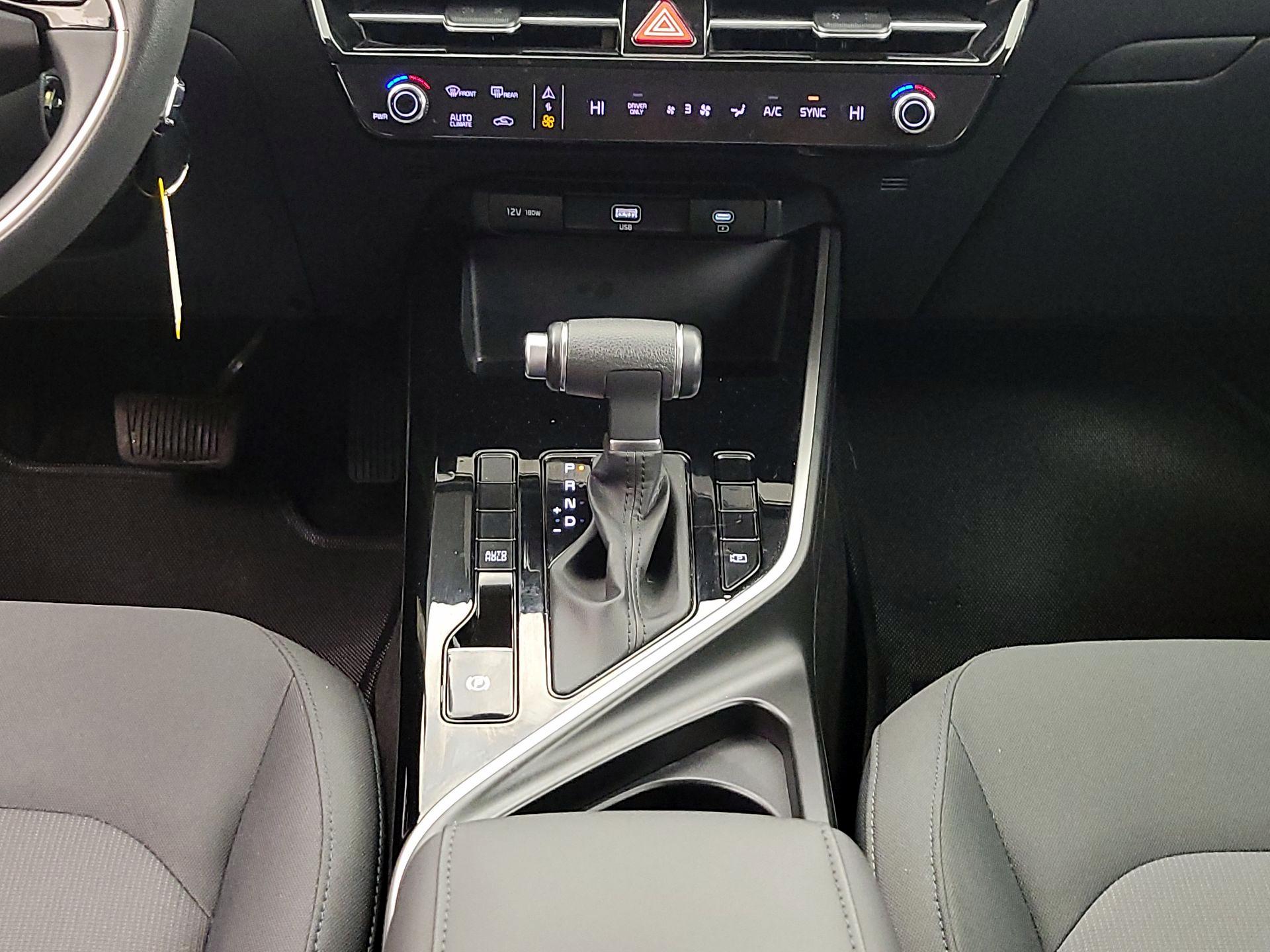 Thumbnail: 2024 Kia Niro - 17