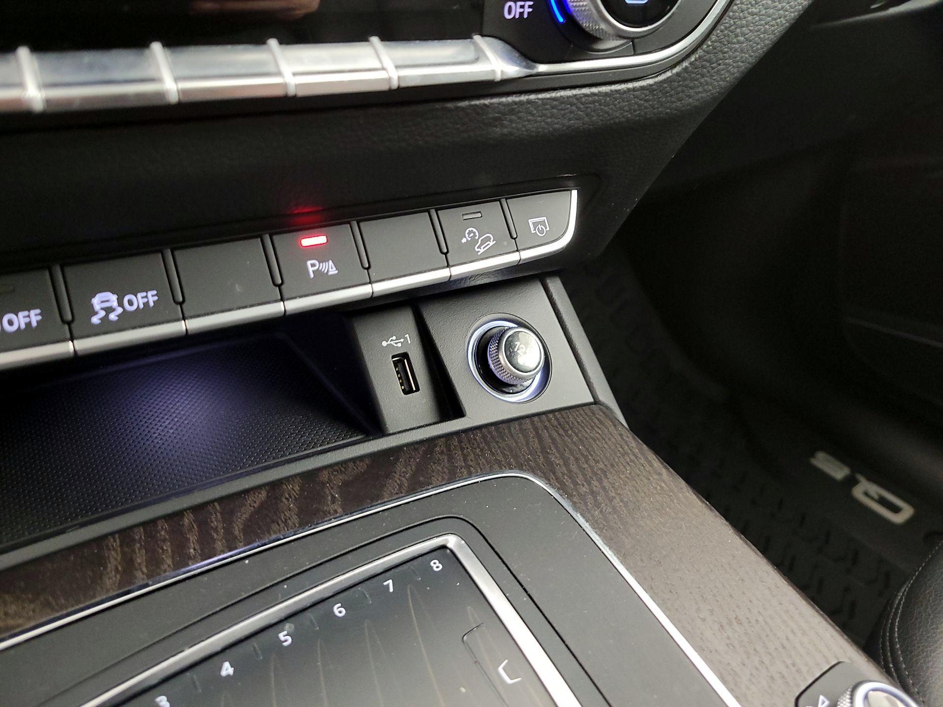 Thumbnail: 2019 Audi Q5 - 19