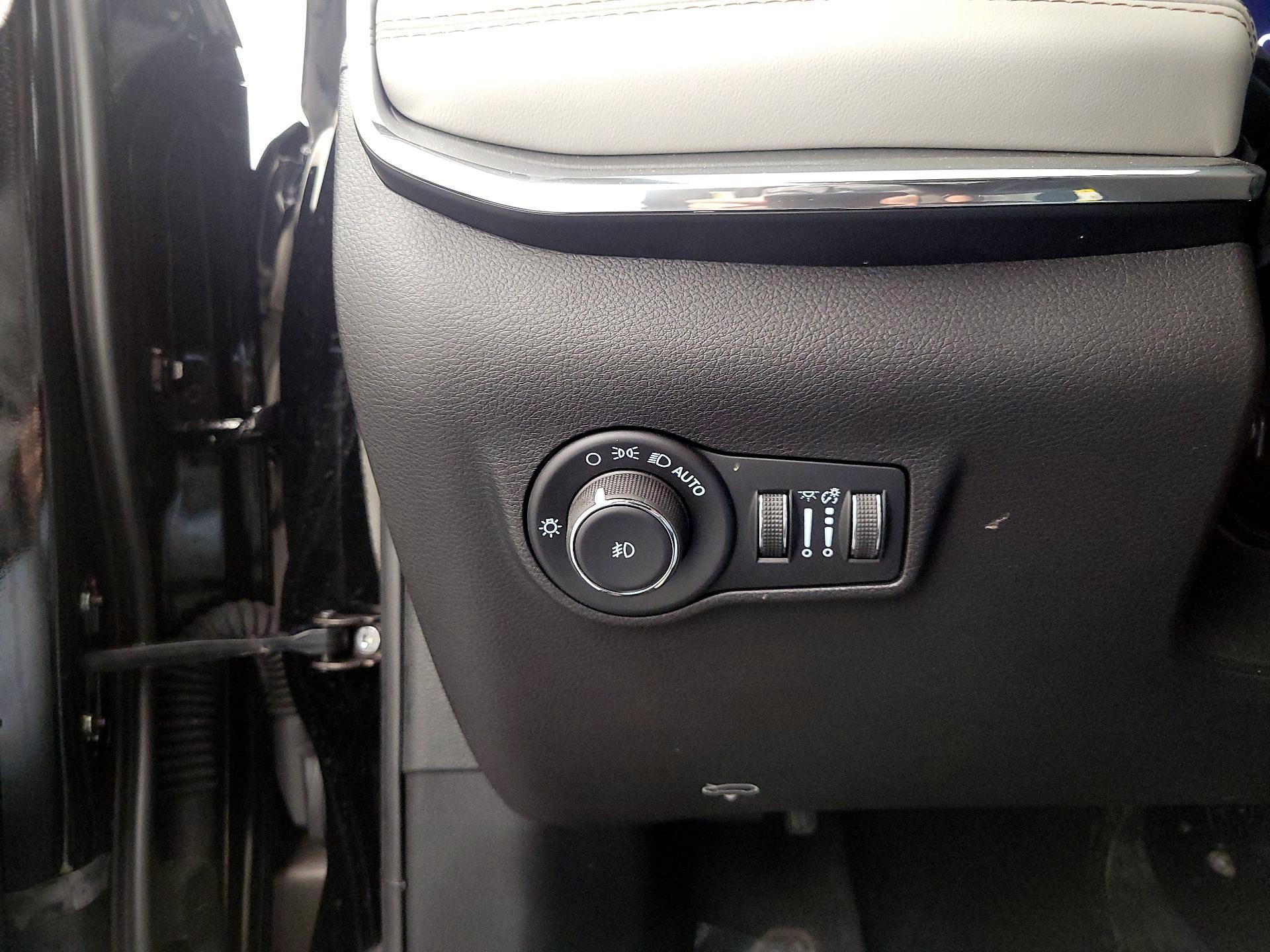 Thumbnail: 2023 Jeep Compass - 11