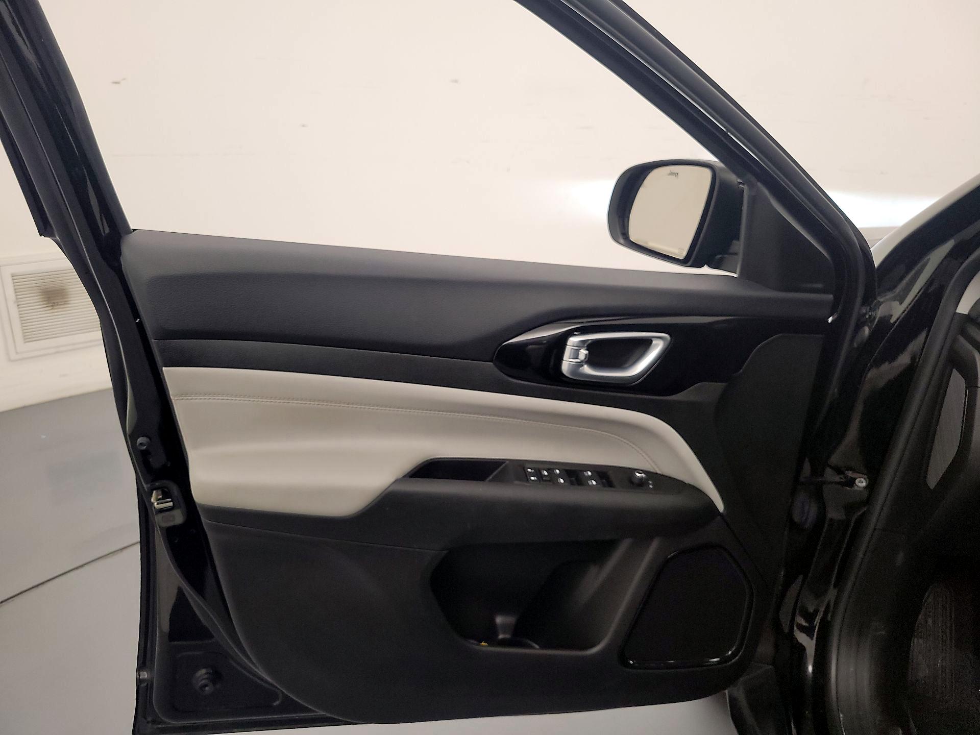 Thumbnail: 2022 Jeep Compass - 12