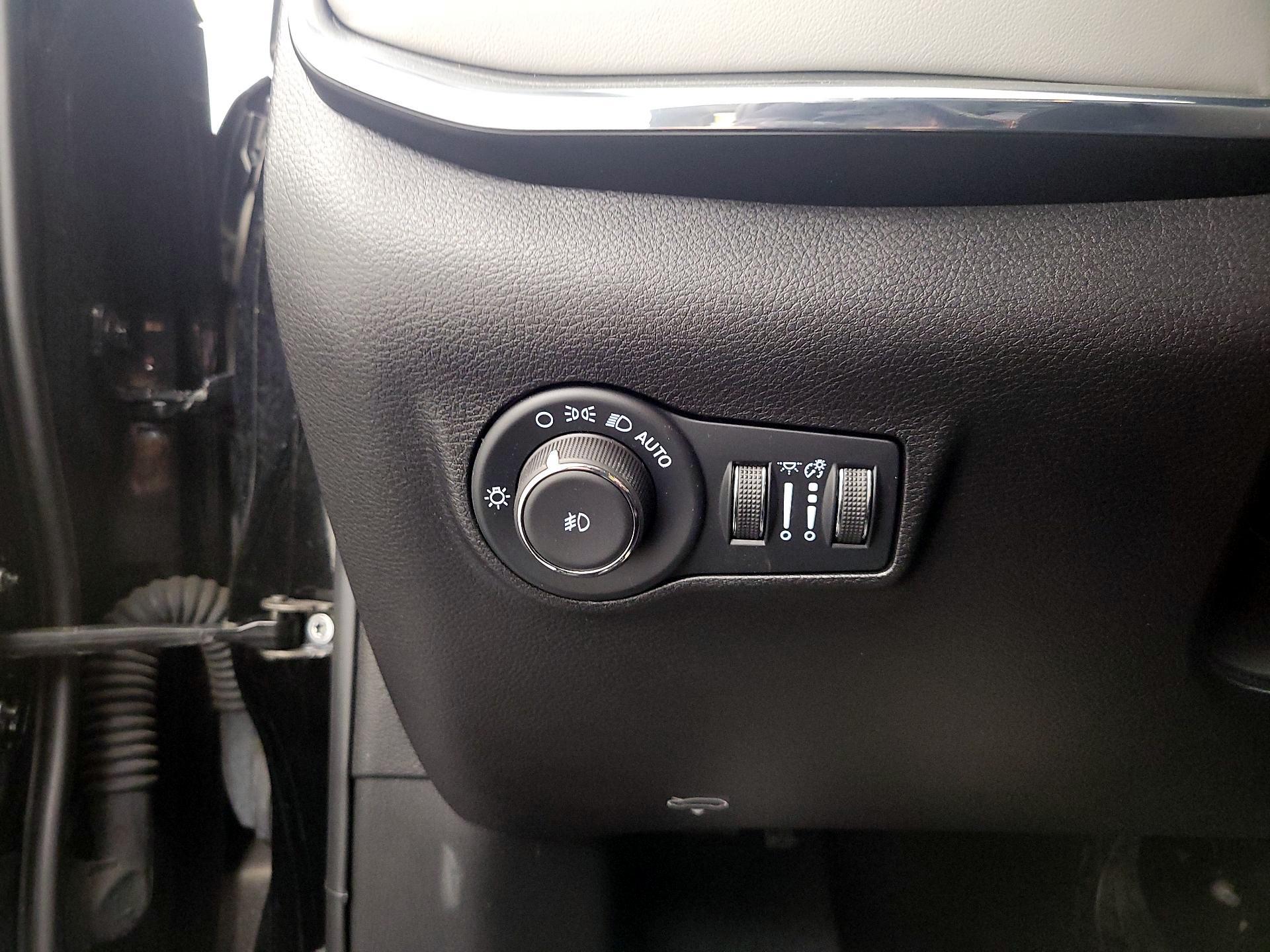 Thumbnail: 2022 Jeep Compass - 13