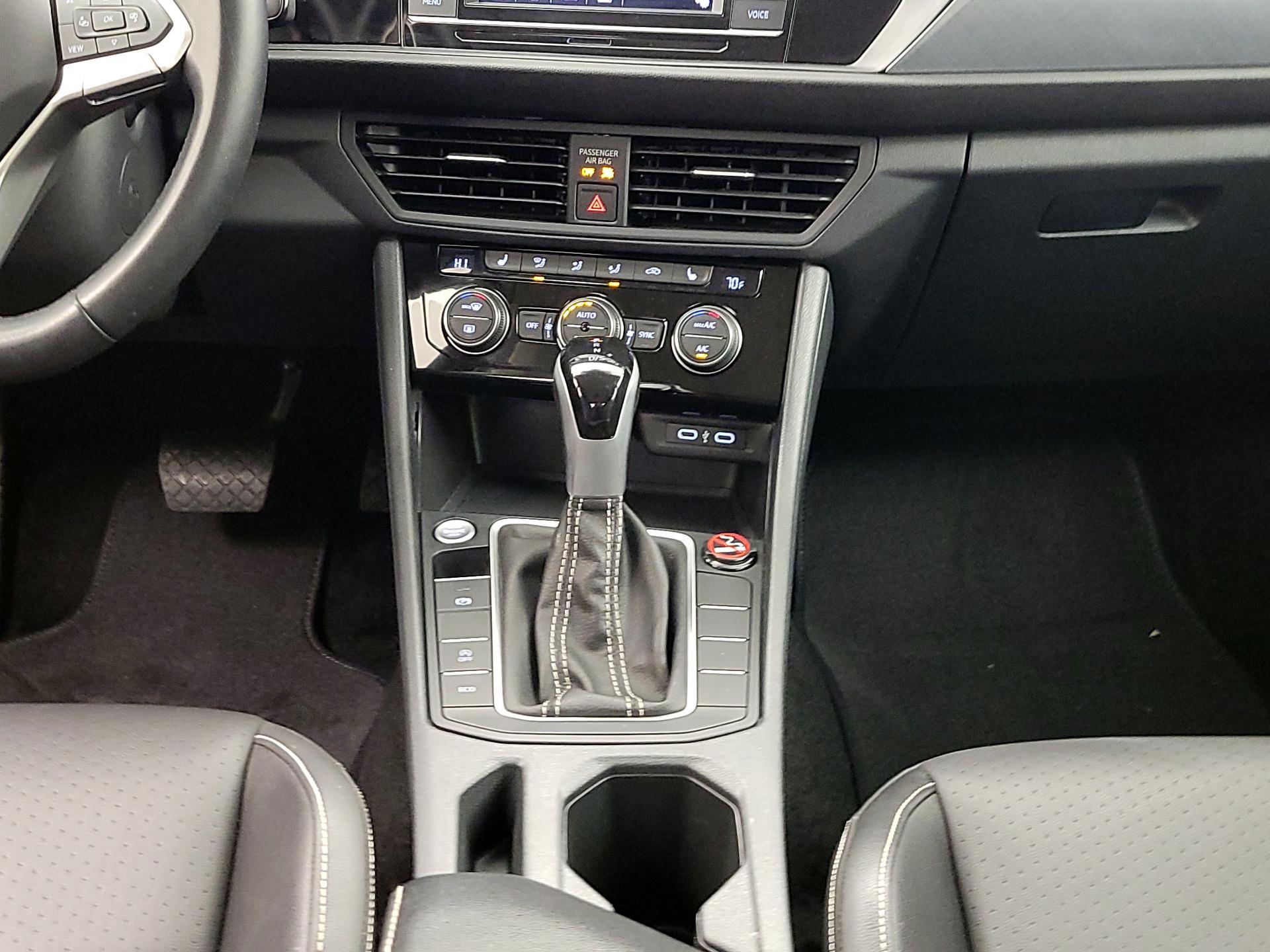 Thumbnail: 2024 Volkswagen Jetta - 17