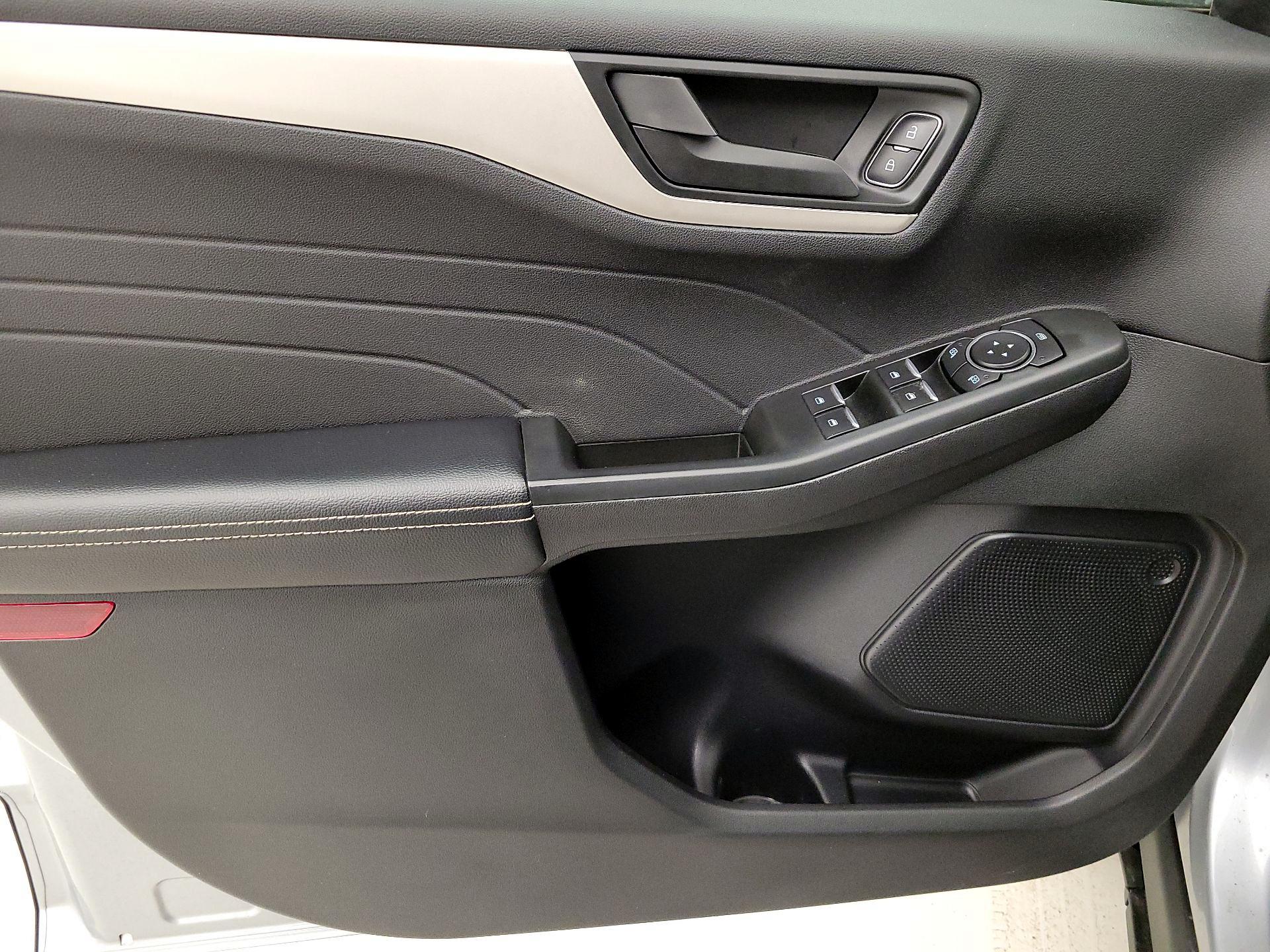 Thumbnail: 2022 Ford Escape - 12