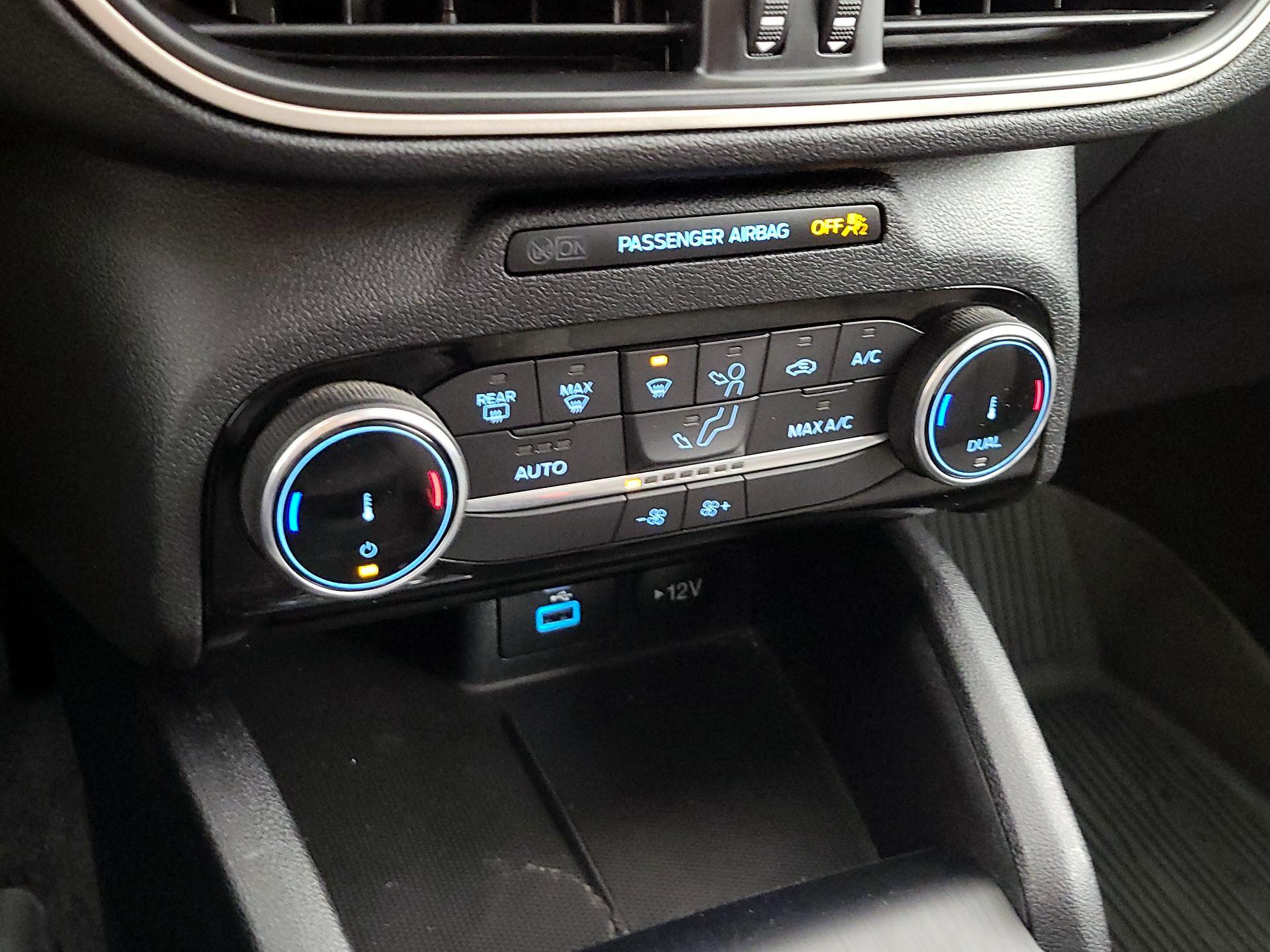 Thumbnail: 2022 Ford Escape - 16