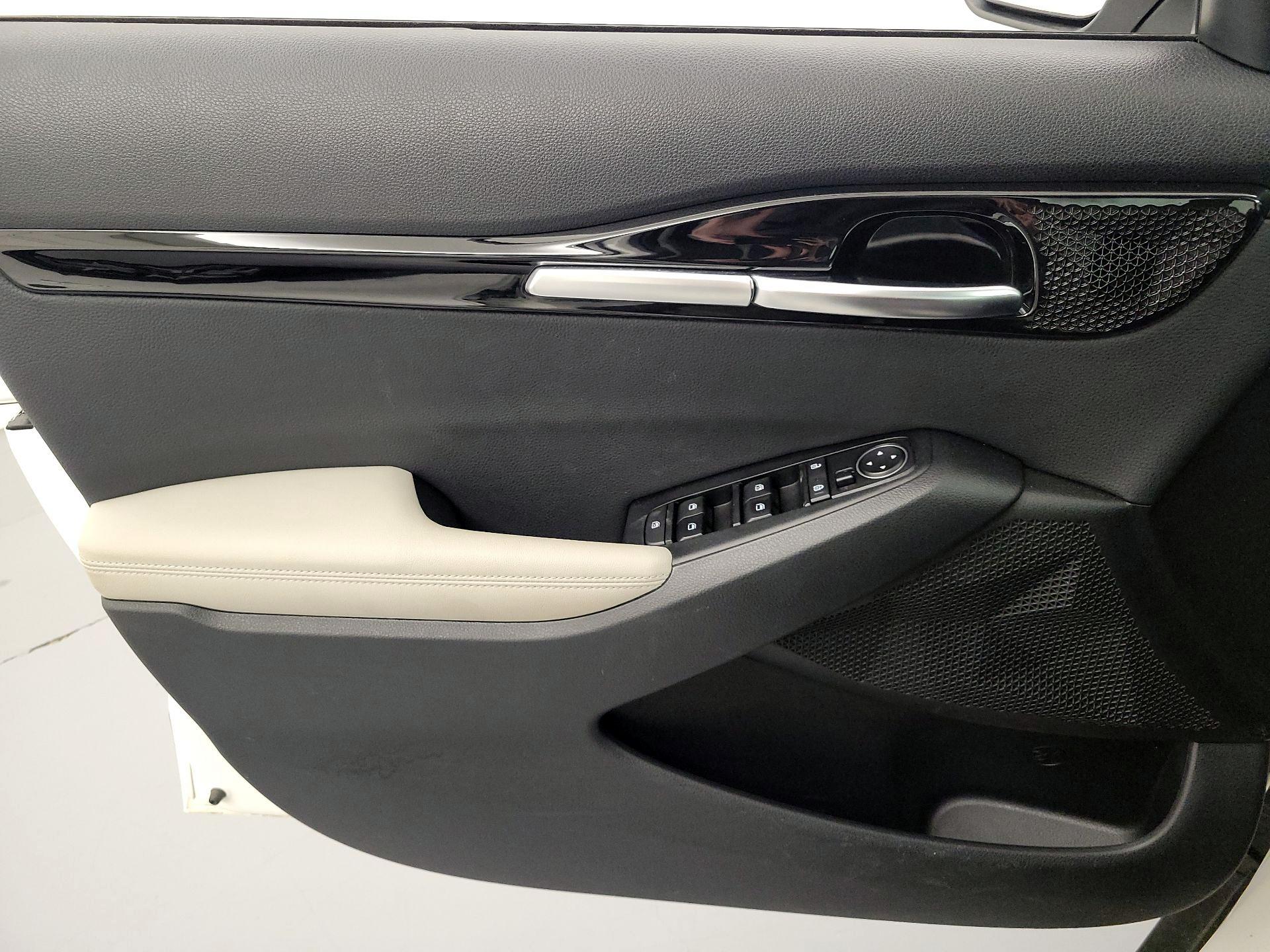 Thumbnail: 2023 Kia Seltos - 12