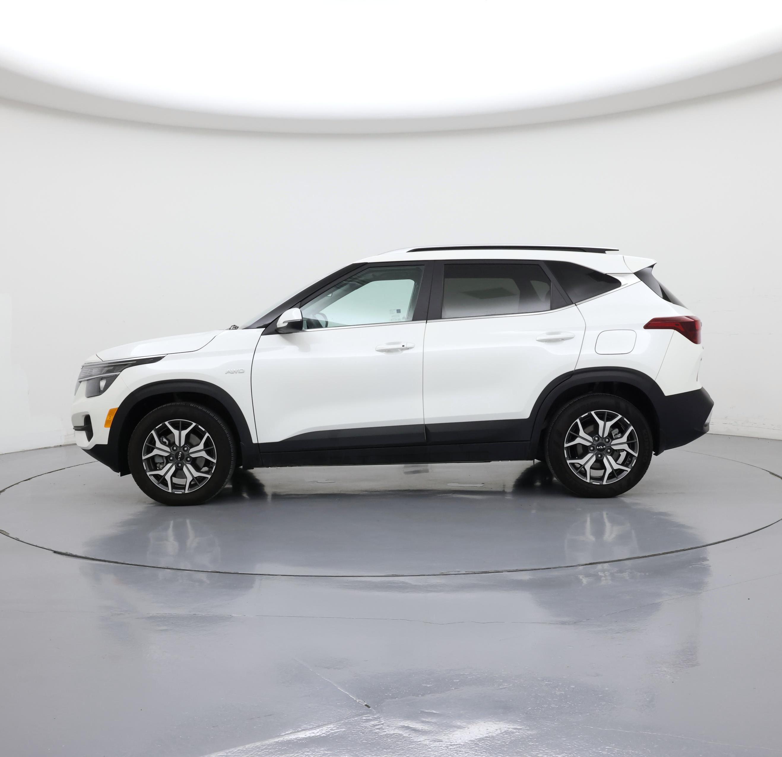 Thumbnail: 2023 Kia Seltos - 3