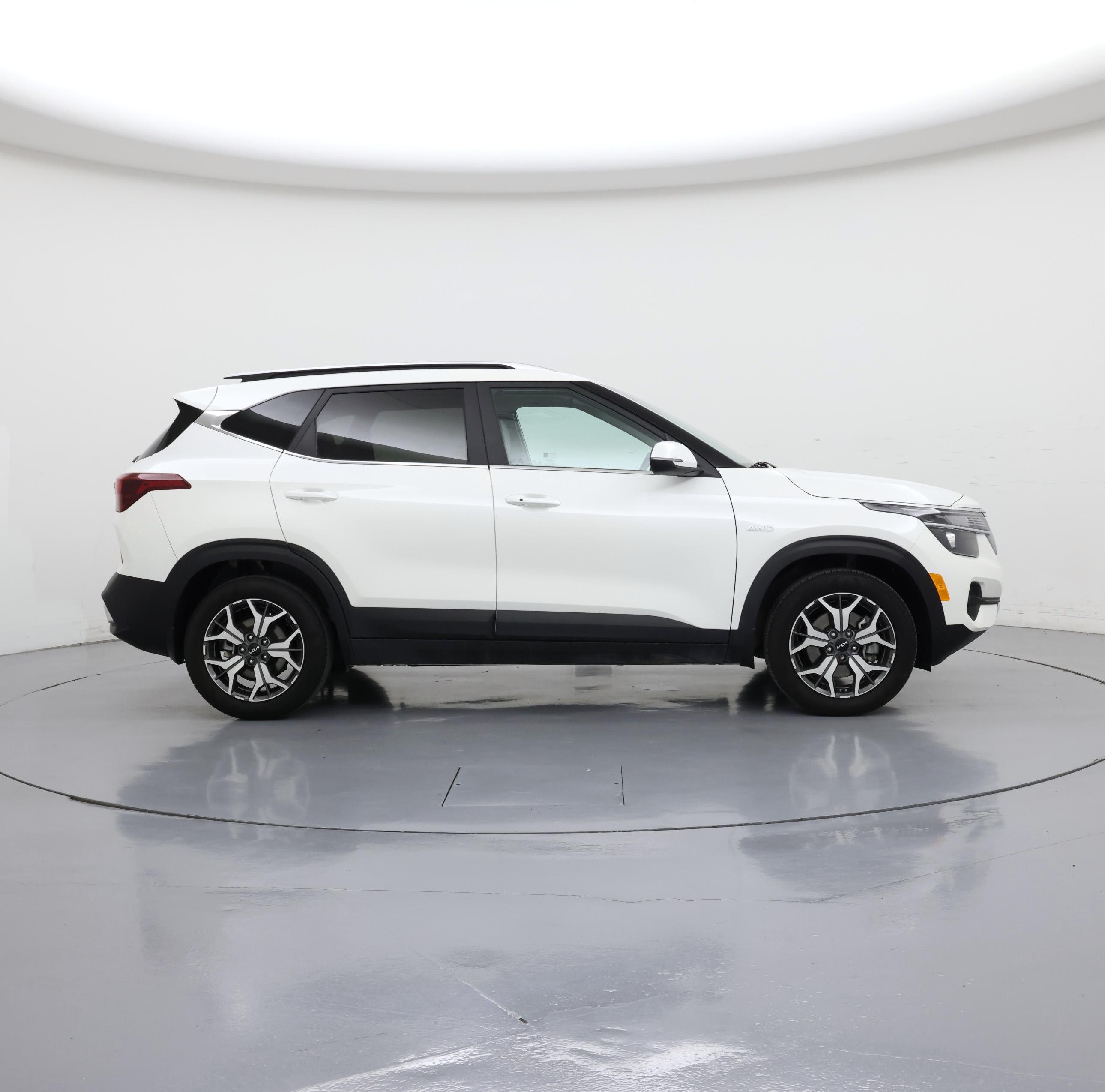 Thumbnail: 2023 Kia Seltos - 7