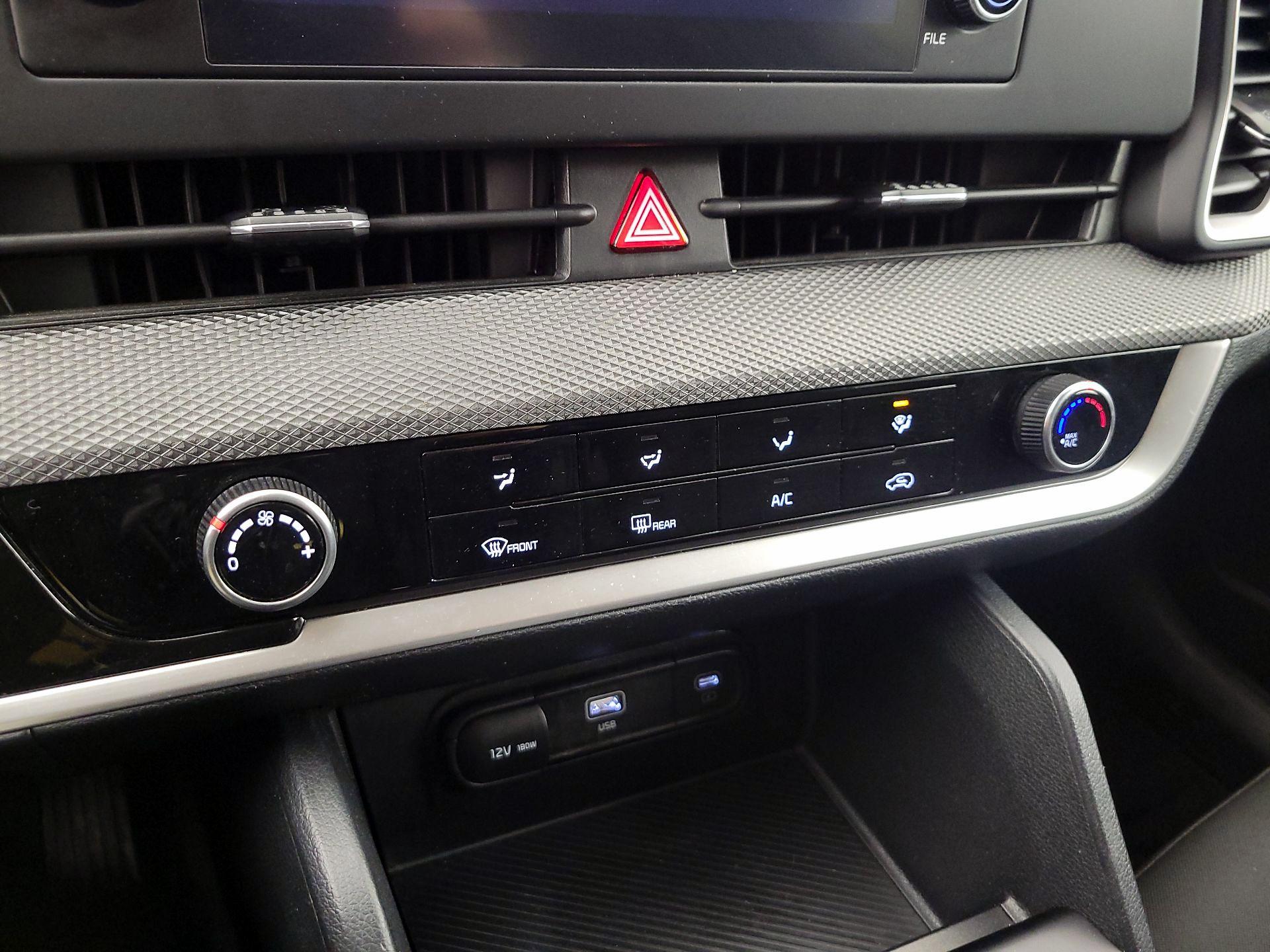 Thumbnail: 2024 Kia Sportage - 16