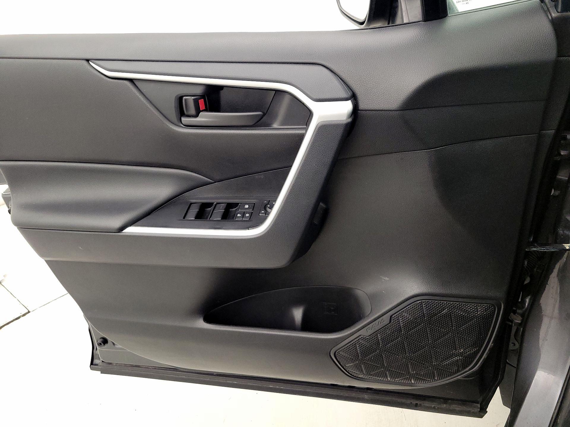 Thumbnail: 2025 Toyota RAV4 - 12