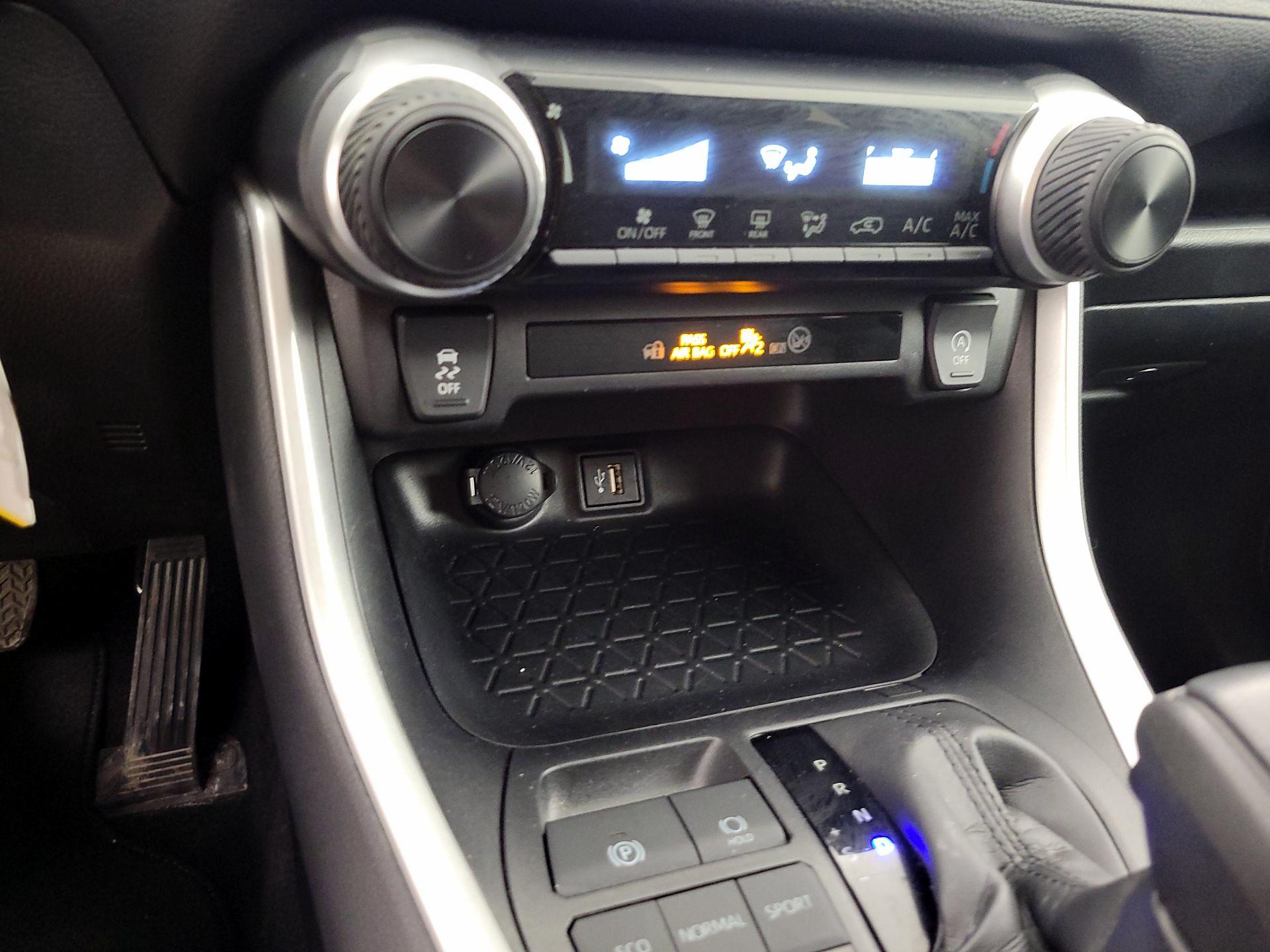 Thumbnail: 2025 Toyota RAV4 - 19