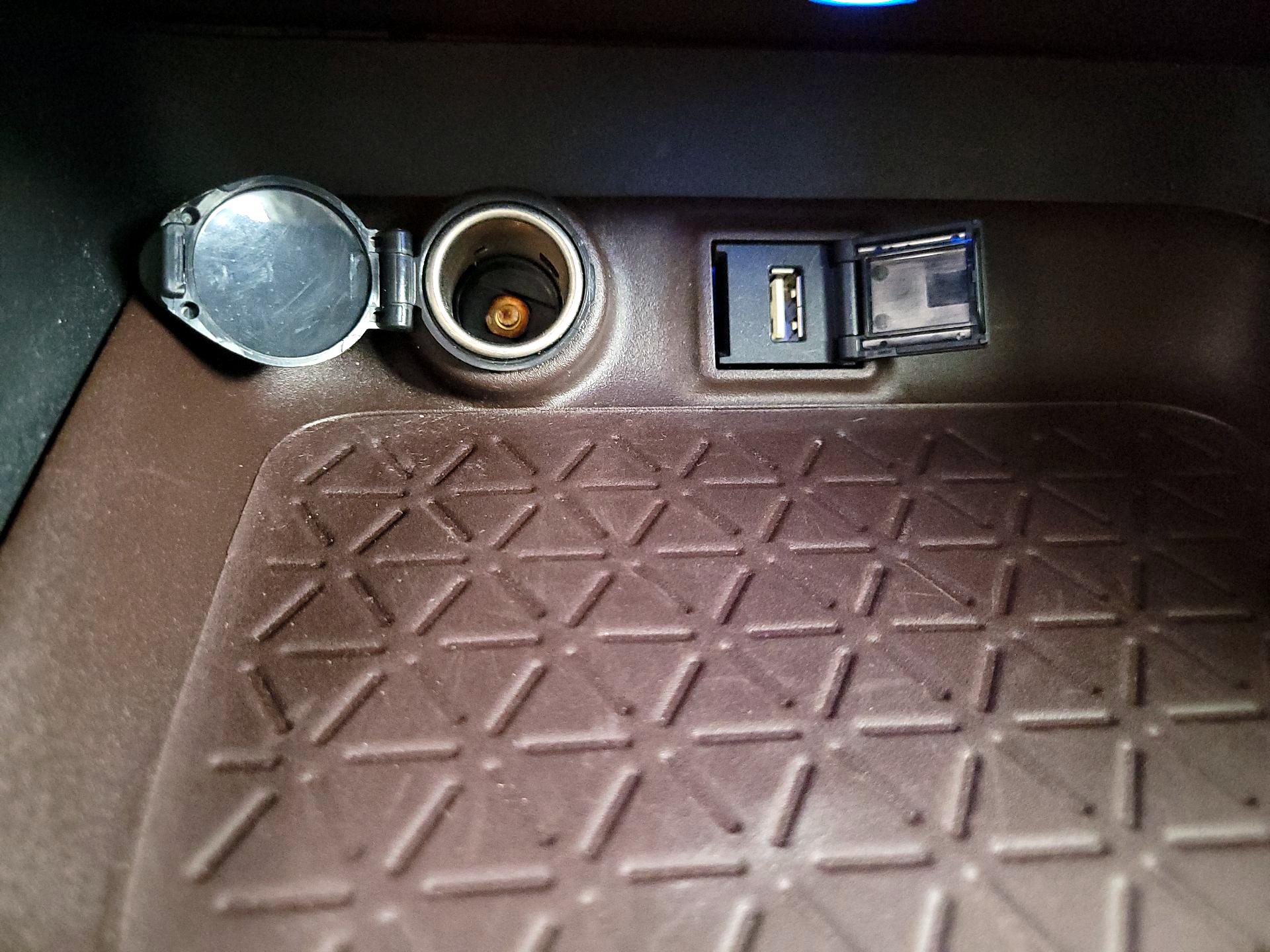 Thumbnail: 2020 Toyota RAV4 - 19