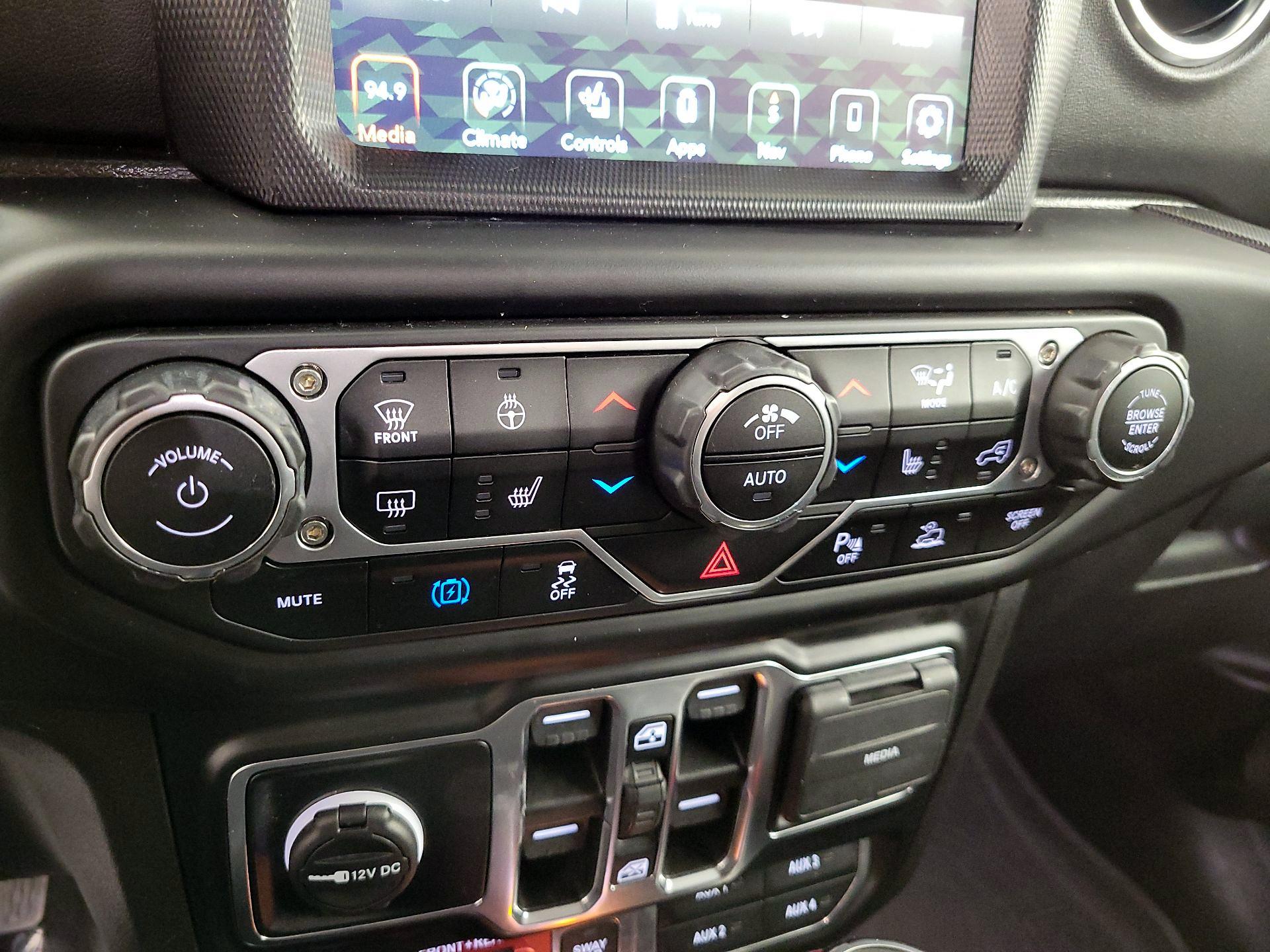 Thumbnail: 2022 Jeep Wrangler - 17