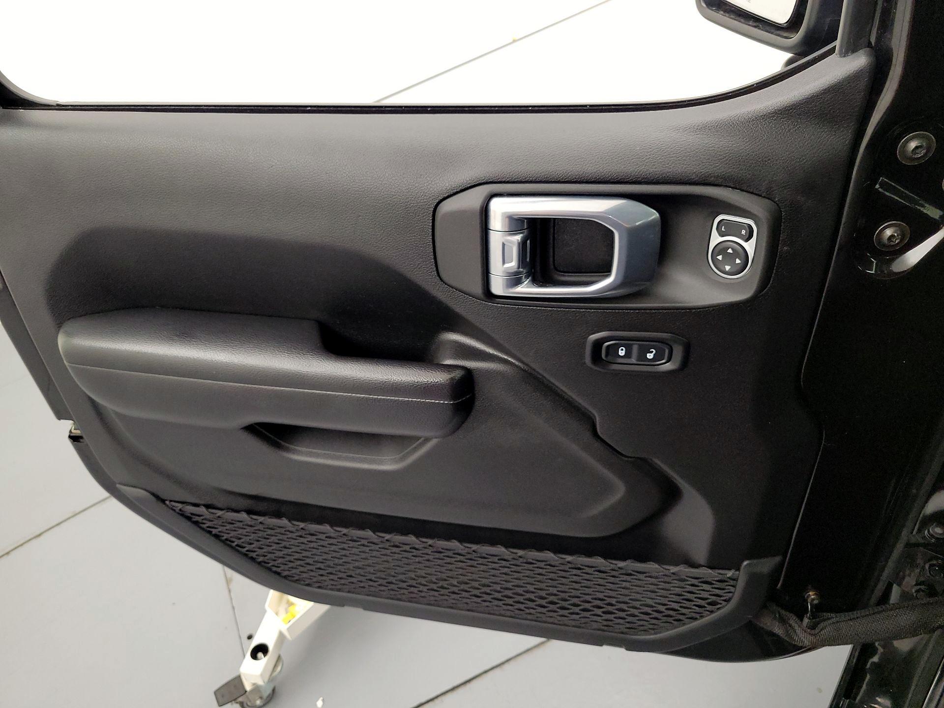 Thumbnail: 2021 Jeep Gladiator - 10