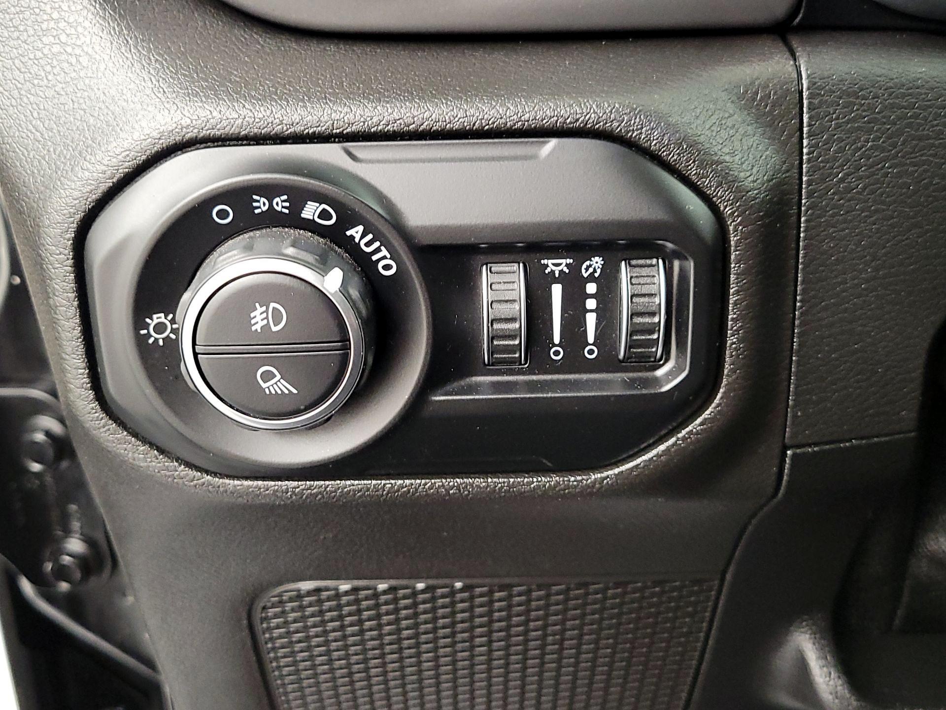 Thumbnail: 2021 Jeep Gladiator - 11