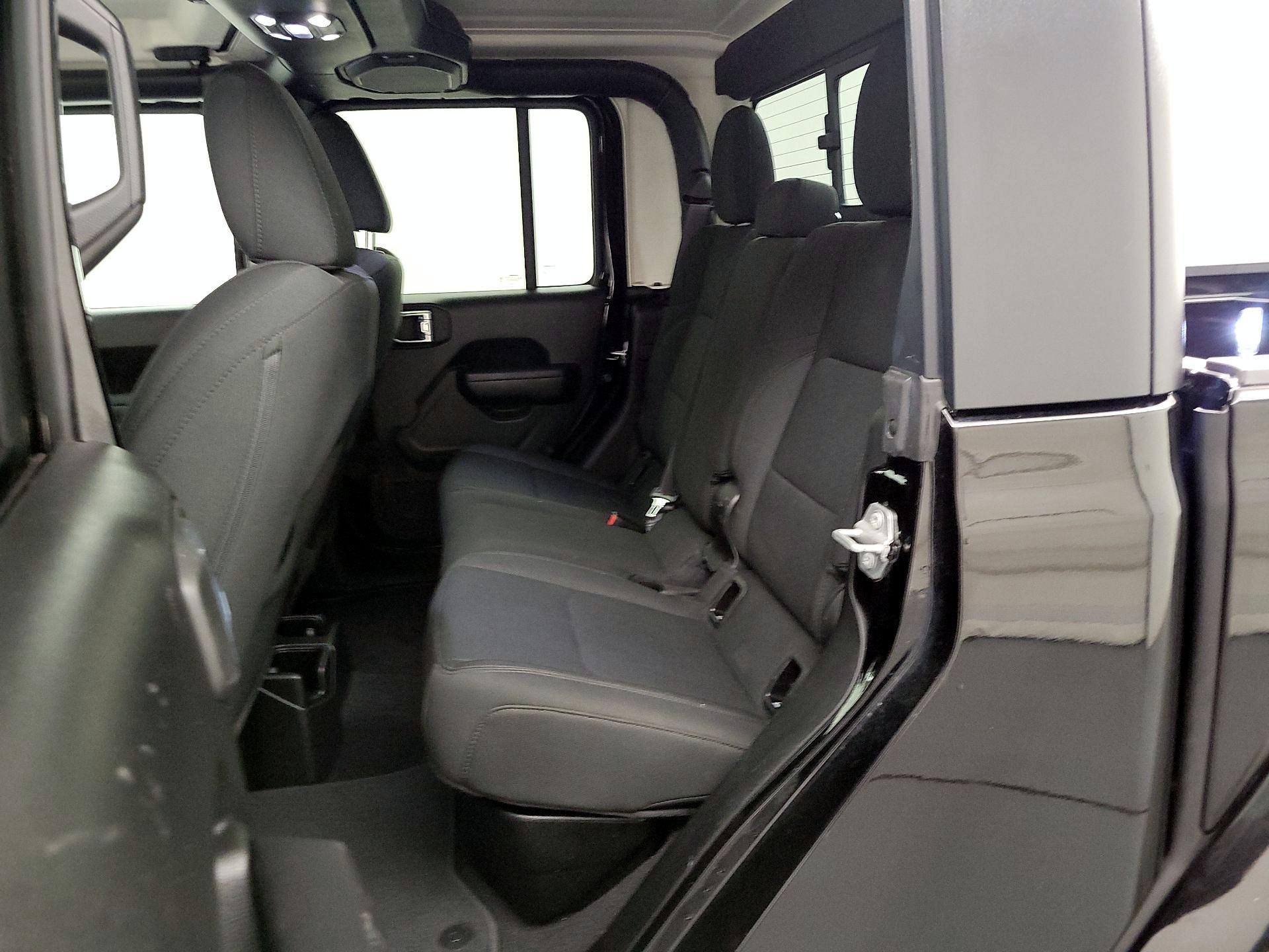 Thumbnail: 2021 Jeep Gladiator - 17