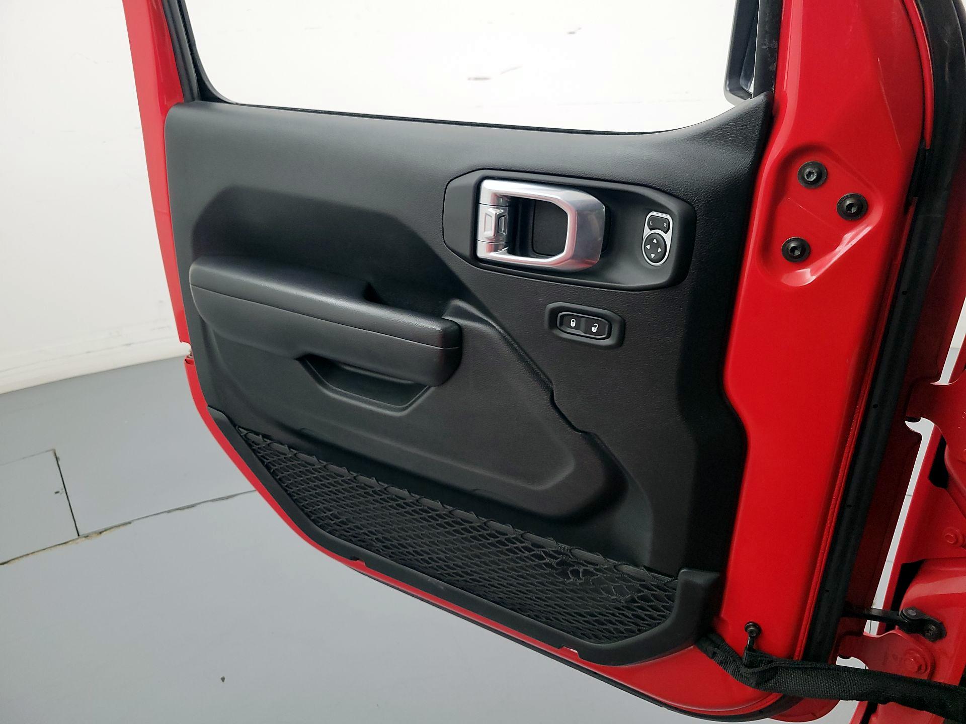 Thumbnail: 2021 Jeep Gladiator - 12