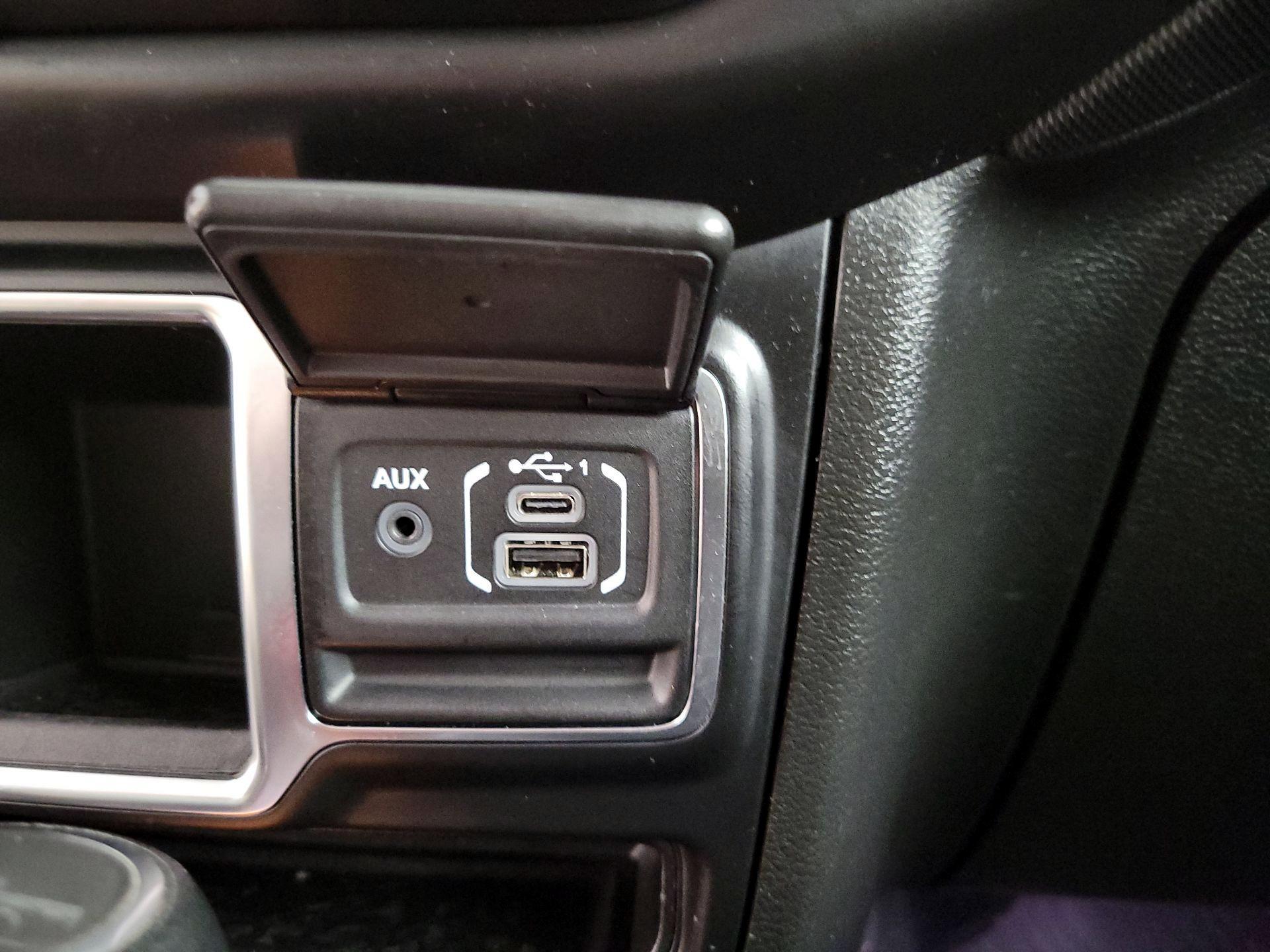 Thumbnail: 2022 Jeep Gladiator - 18