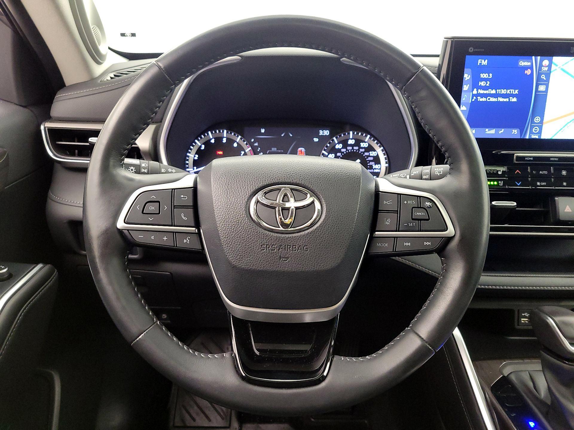 Thumbnail: 2022 Toyota Highlander - 10