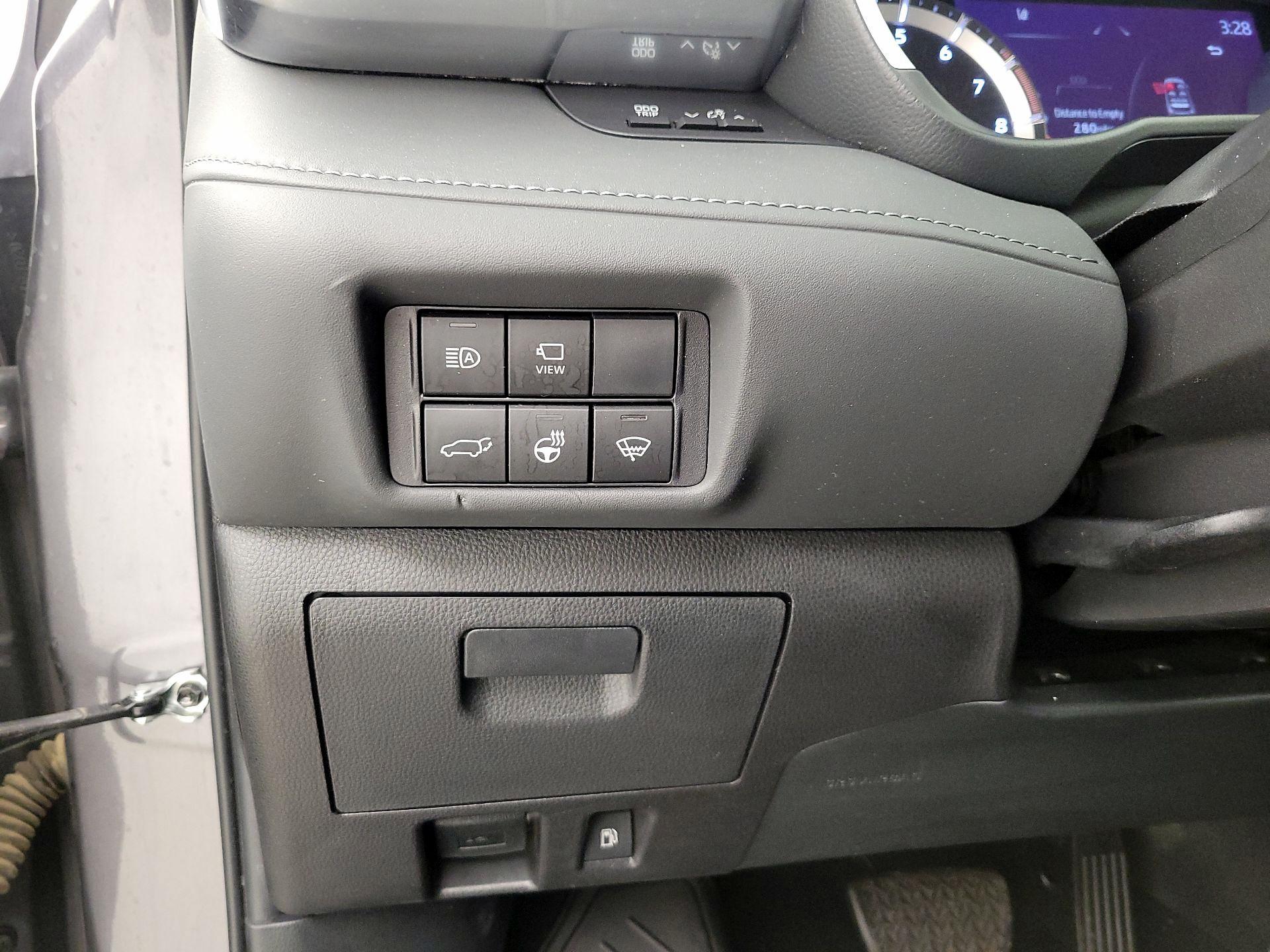 Thumbnail: 2022 Toyota Highlander - 13