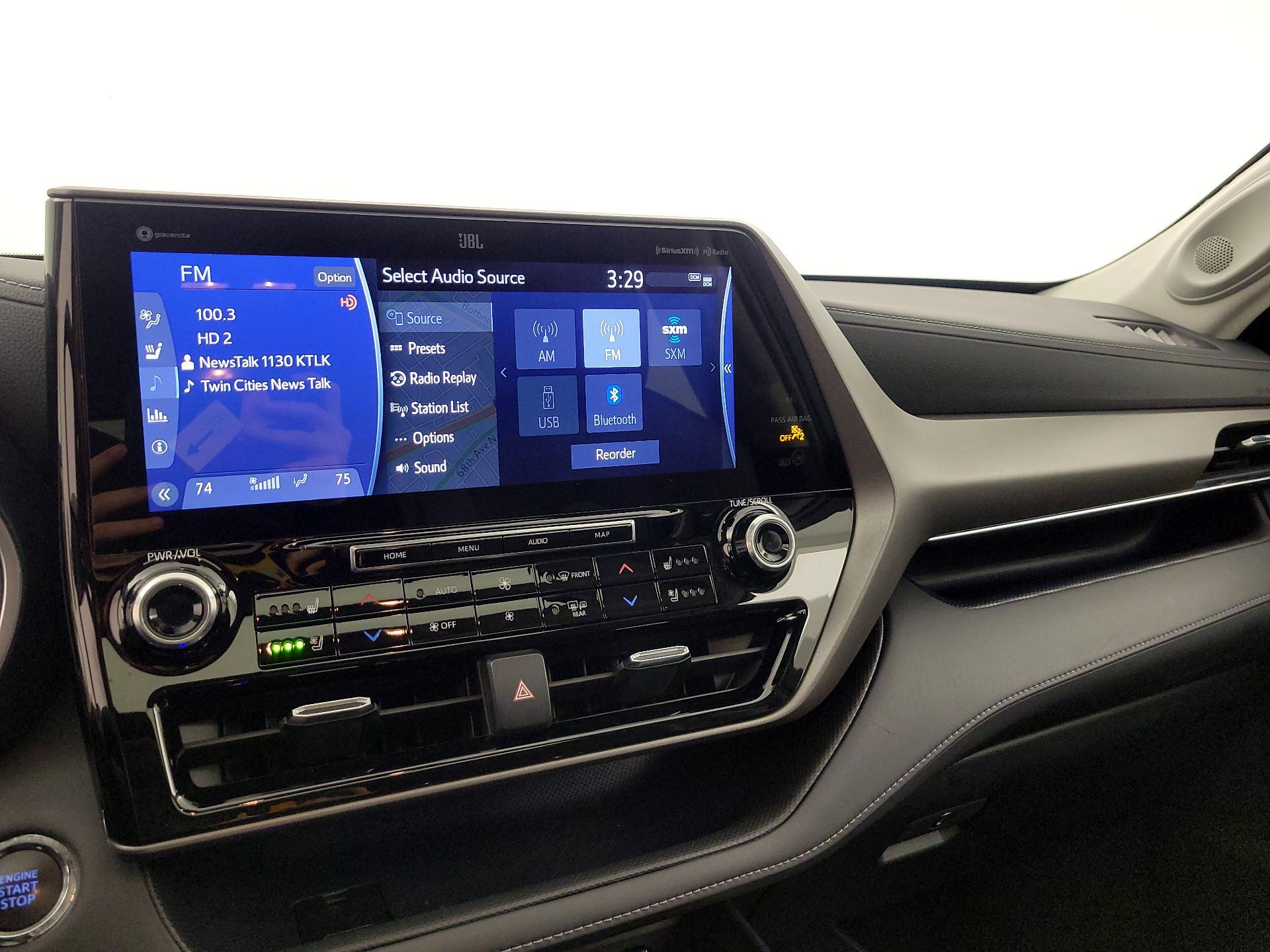 Thumbnail: 2022 Toyota Highlander - 16