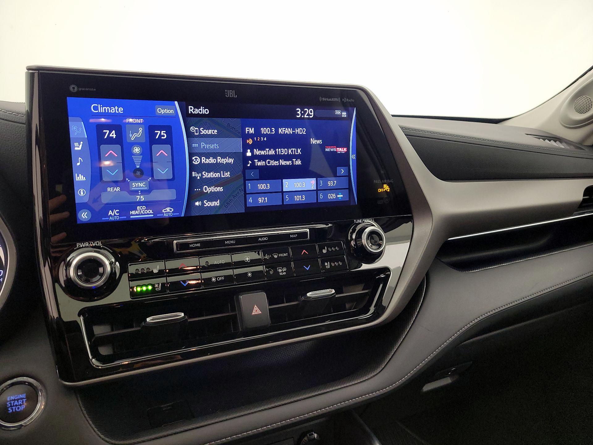 Thumbnail: 2022 Toyota Highlander - 17