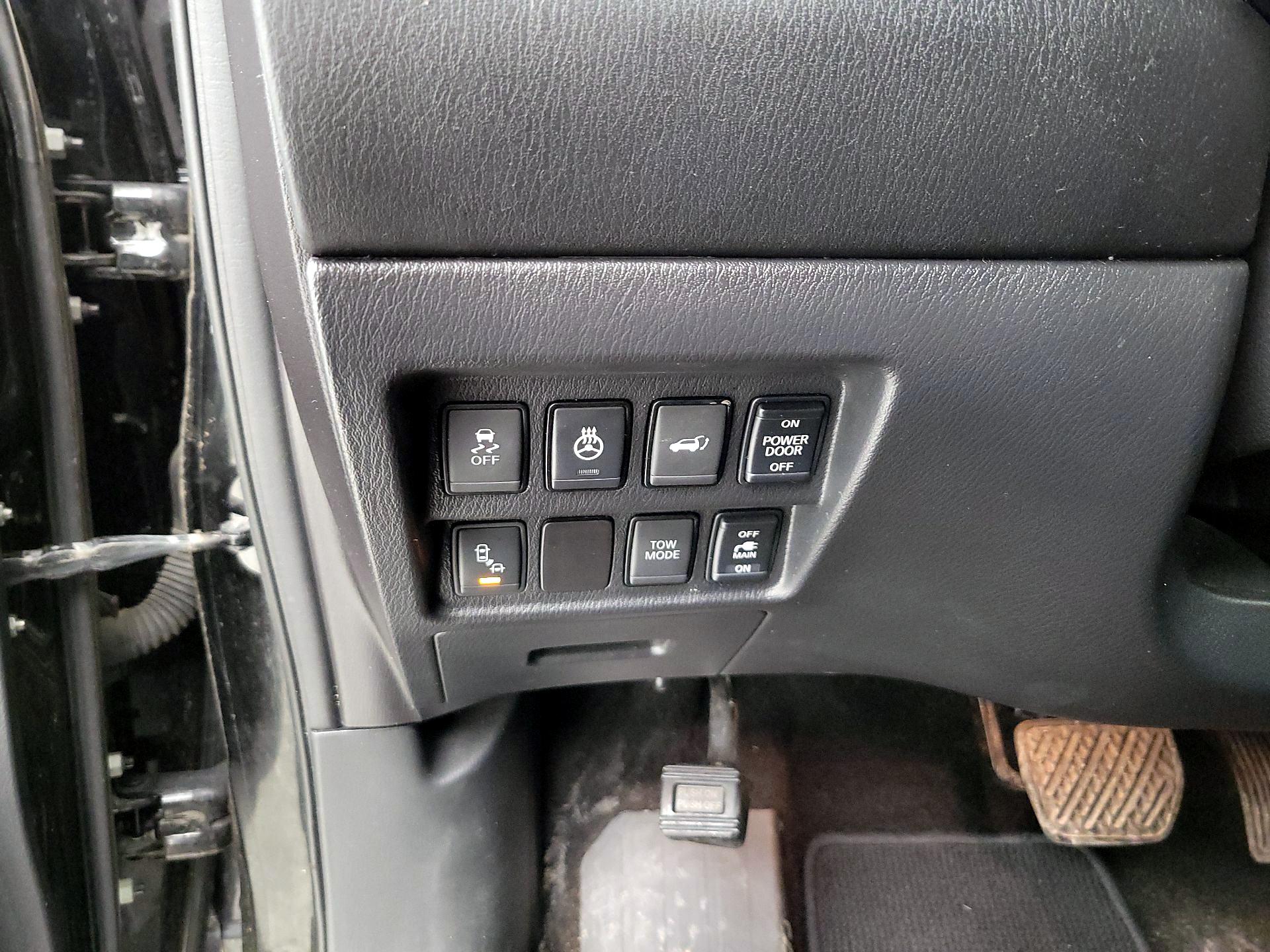 Thumbnail: 2017 Nissan Pathfinder - 13