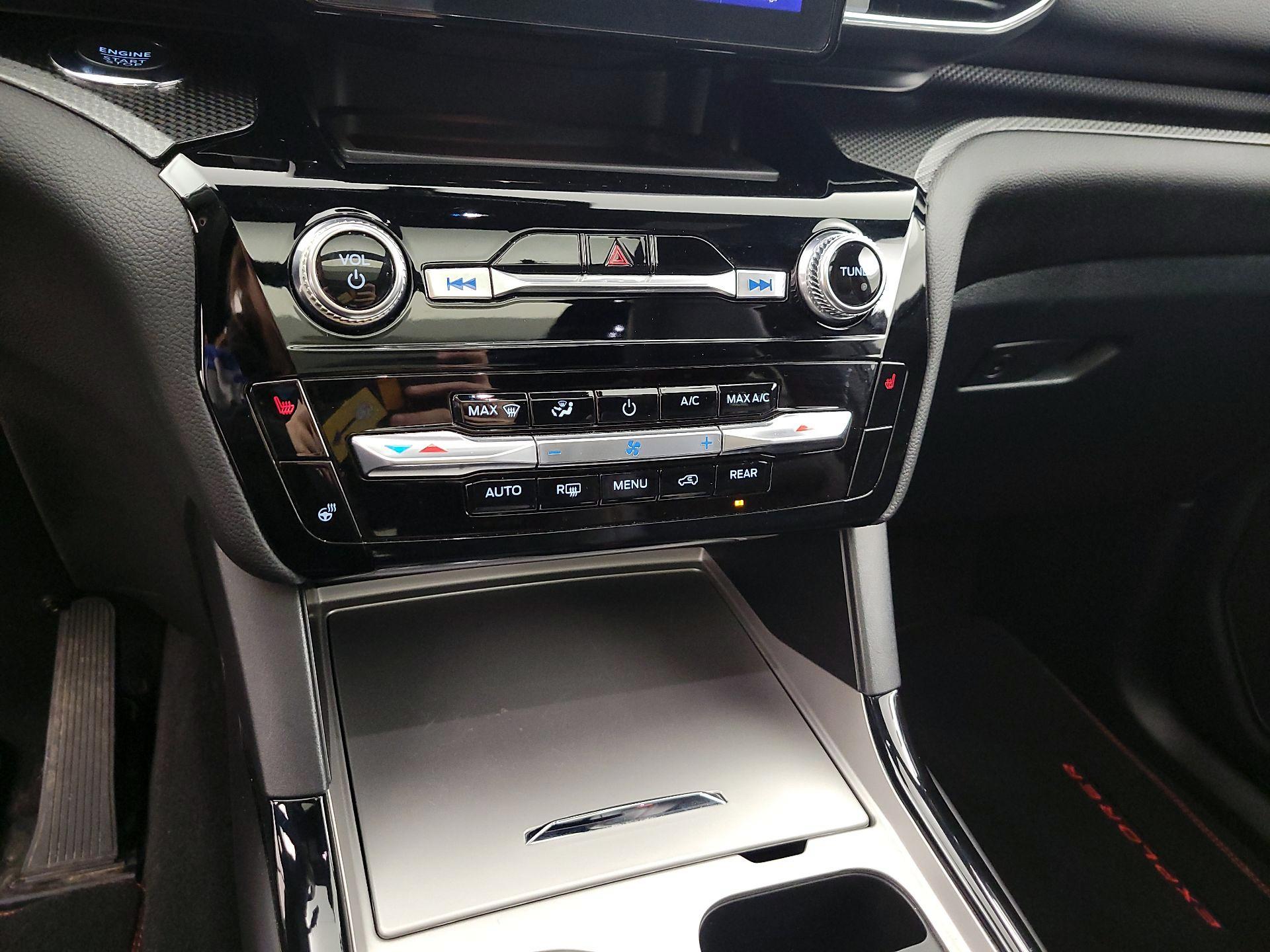 Thumbnail: 2024 Ford Explorer - 17