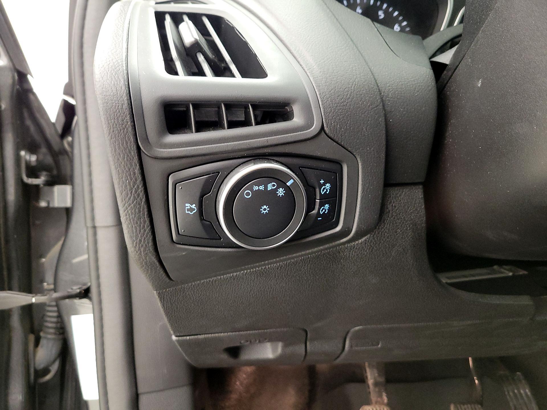 Thumbnail: 2018 Ford Focus - 13