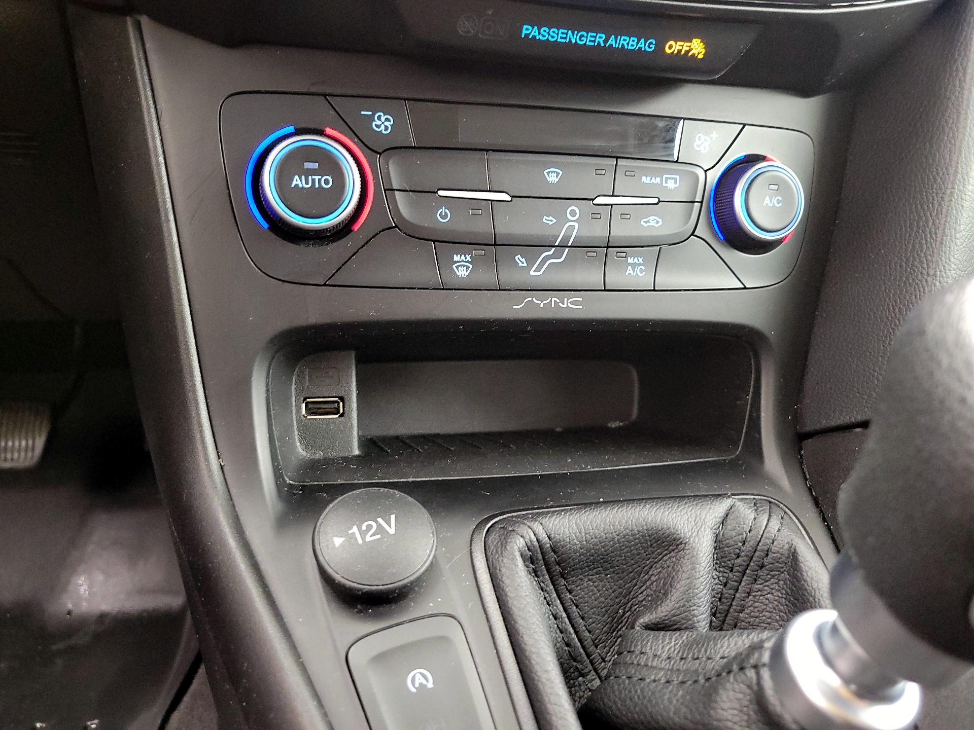 Thumbnail: 2018 Ford Focus - 18