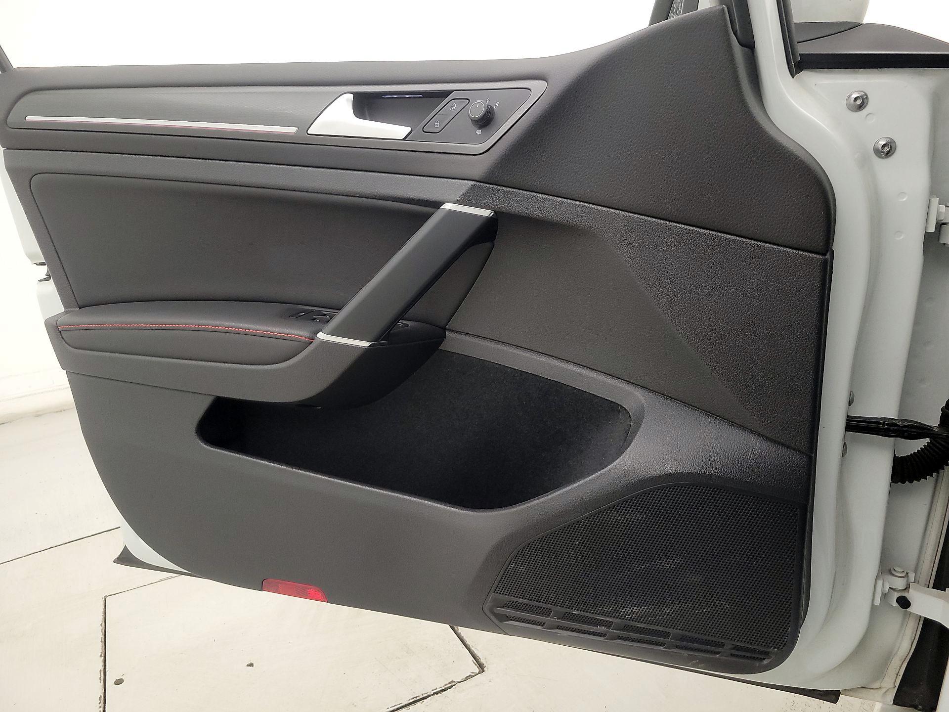 Thumbnail: 2019 Volkswagen Golf - 12