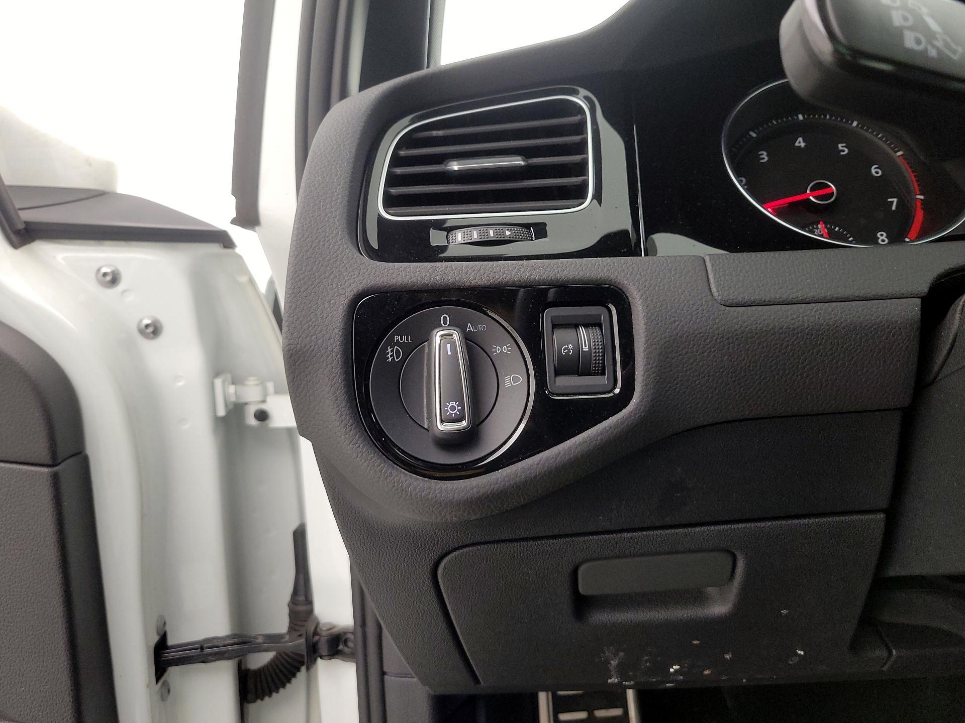 Thumbnail: 2019 Volkswagen Golf - 13