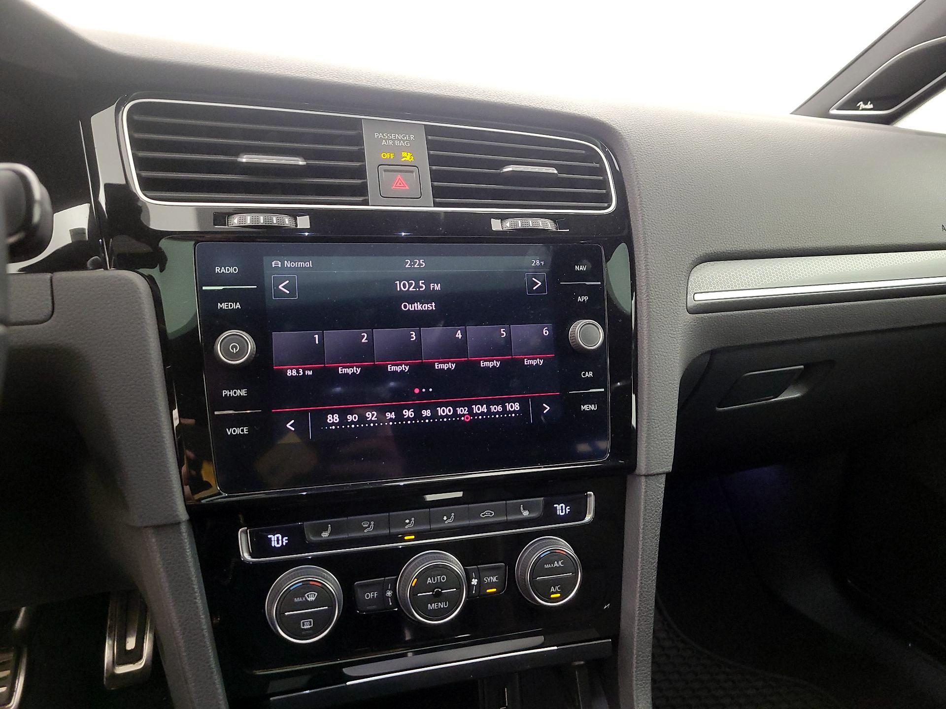 Thumbnail: 2019 Volkswagen Golf - 15