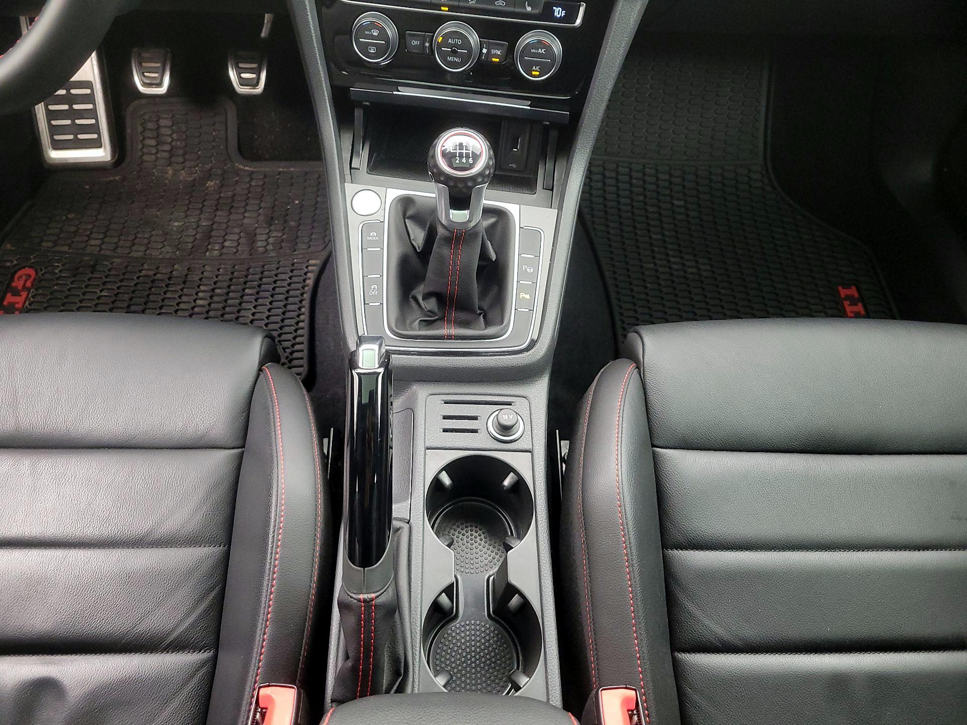 Thumbnail: 2019 Volkswagen Golf - 17