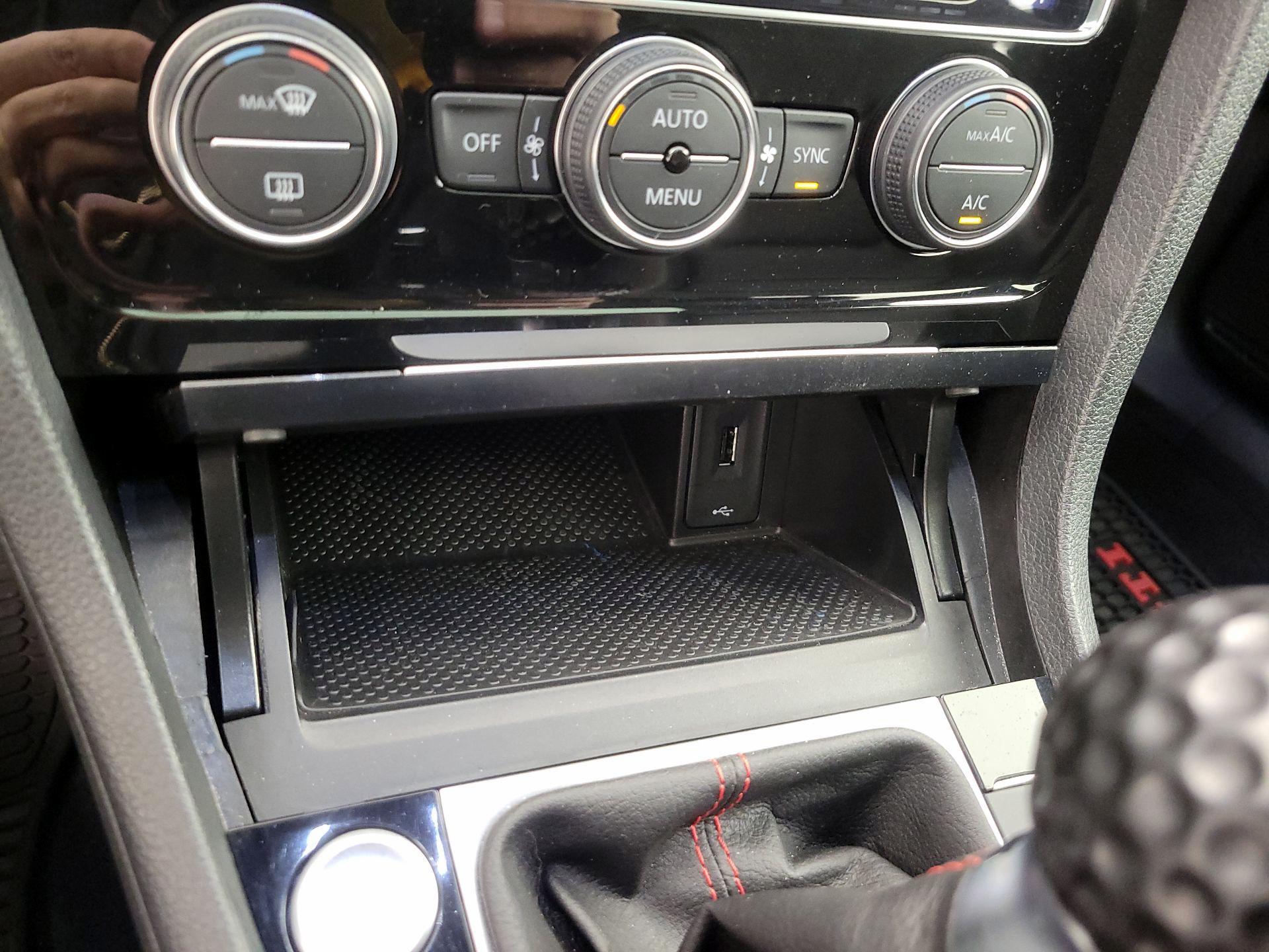 Thumbnail: 2019 Volkswagen Golf - 18