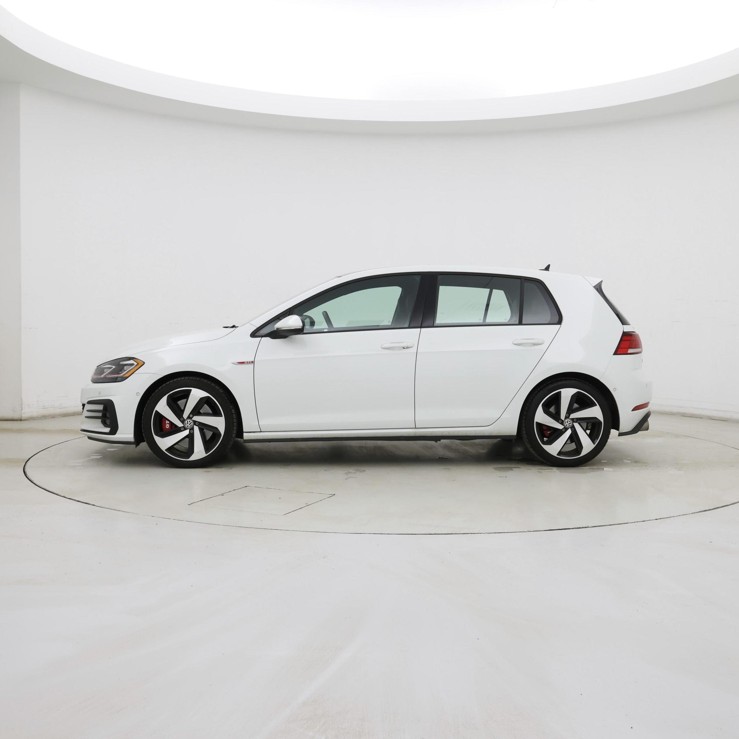 Thumbnail: 2019 Volkswagen Golf - 3