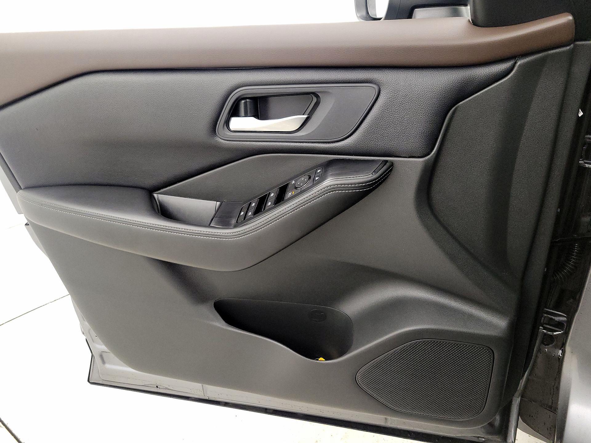 Thumbnail: 2023 Nissan Rogue - 12