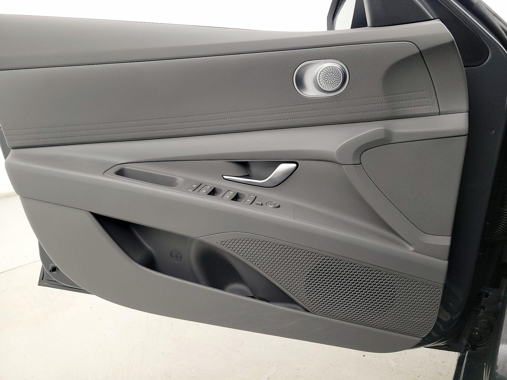 Thumbnail: 2024 Hyundai Elantra - 12