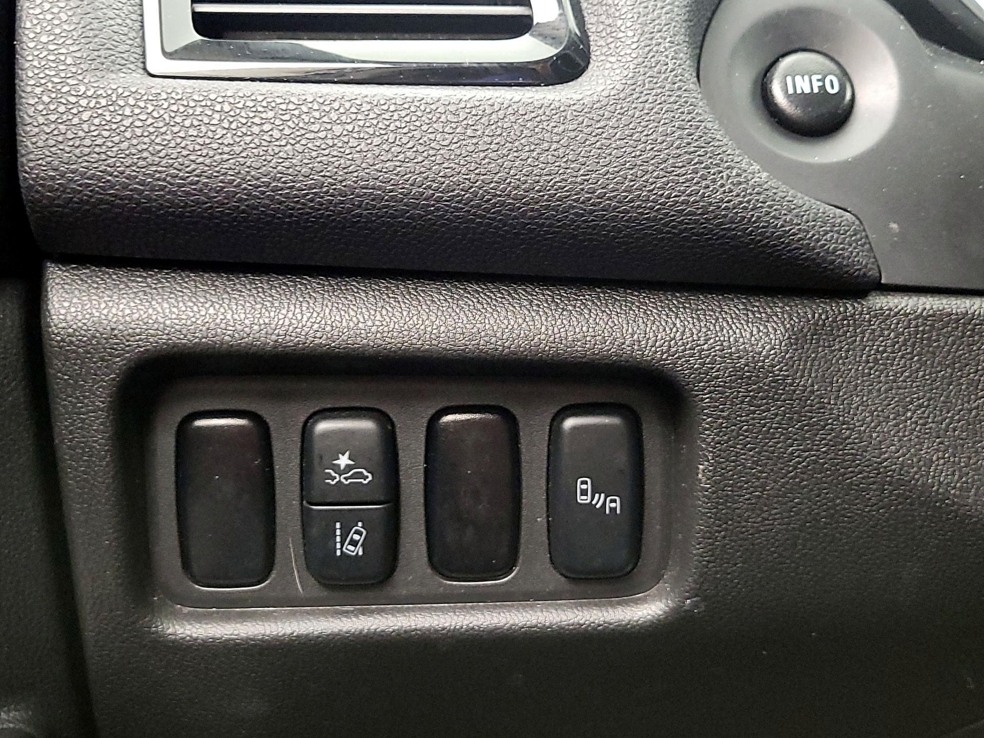 Thumbnail: 2024 Mitsubishi Outlander Sport - 13