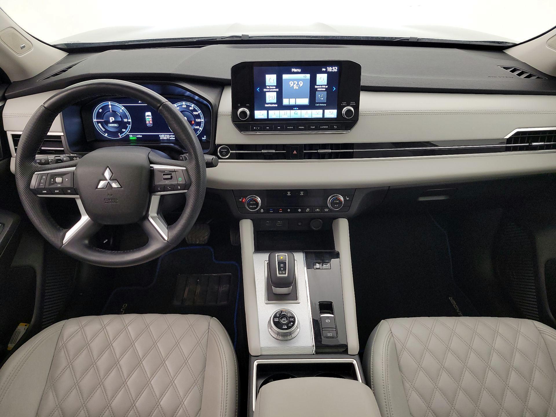 Thumbnail: 2023 Mitsubishi Outlander - 9