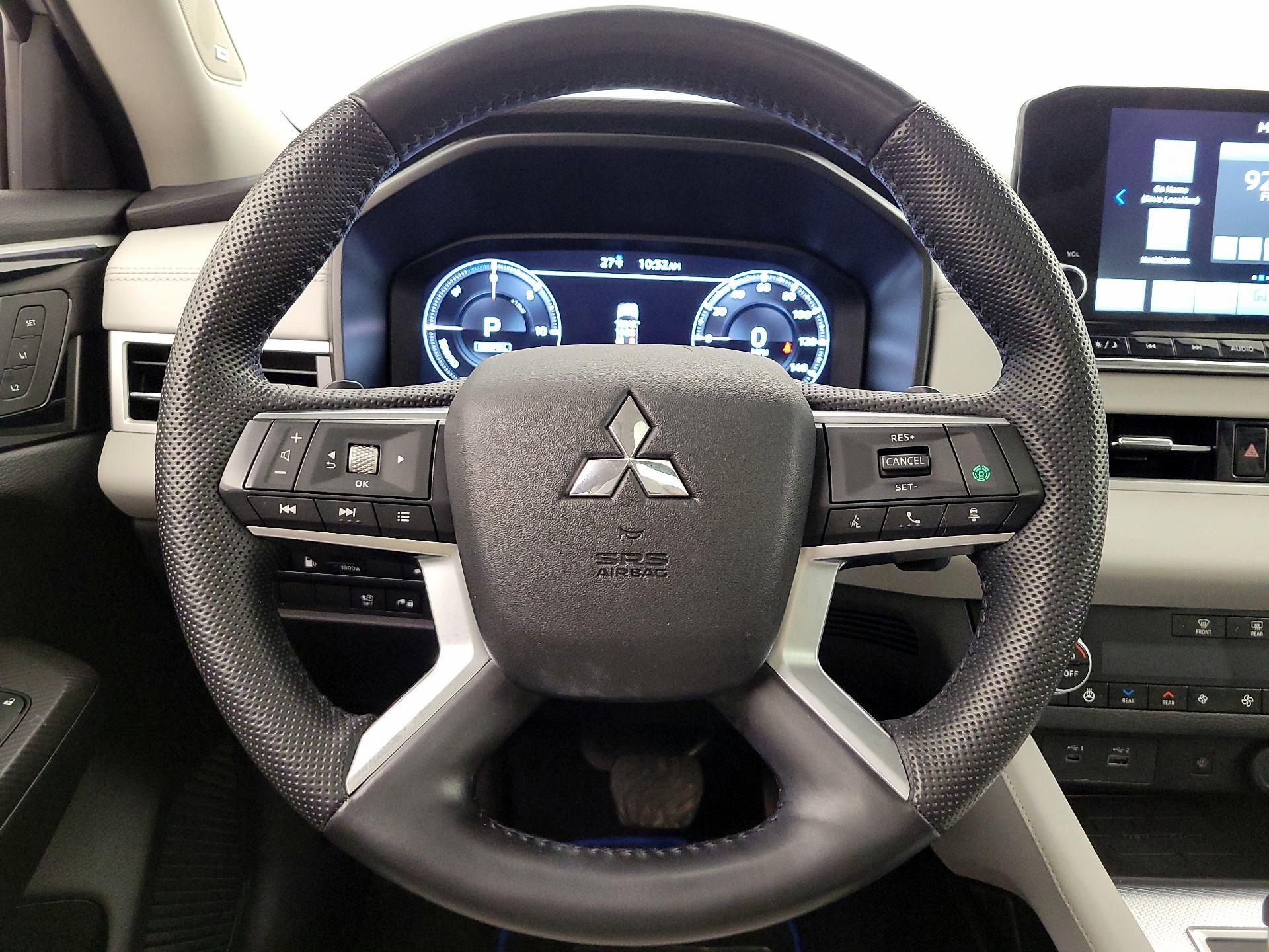 Thumbnail: 2023 Mitsubishi Outlander - 10