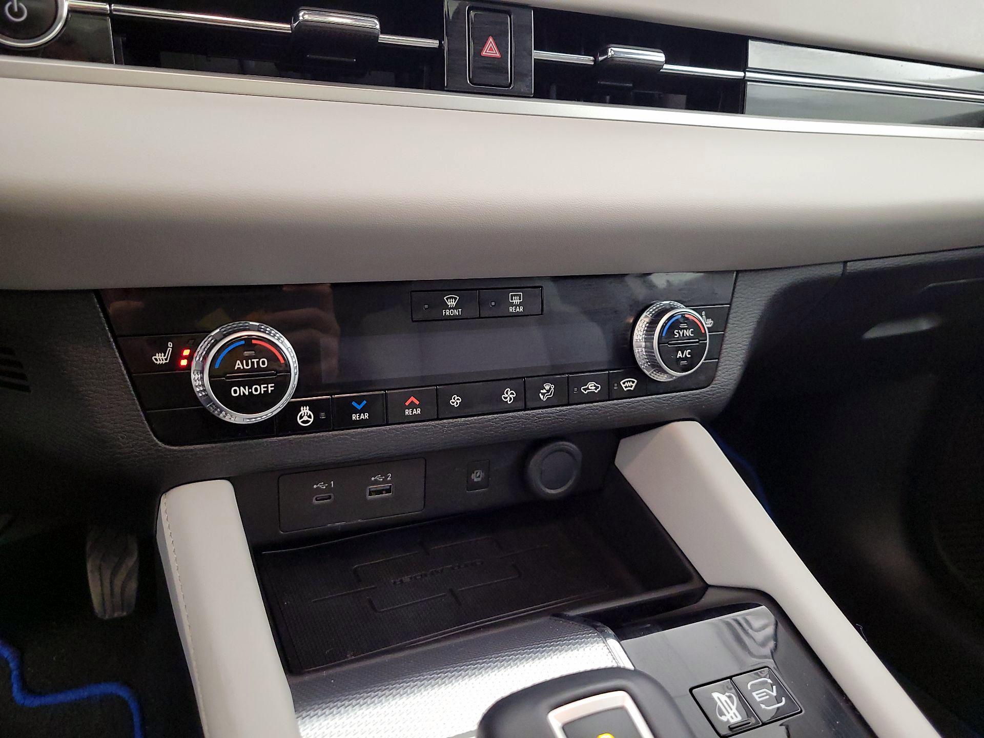 Thumbnail: 2023 Mitsubishi Outlander - 17