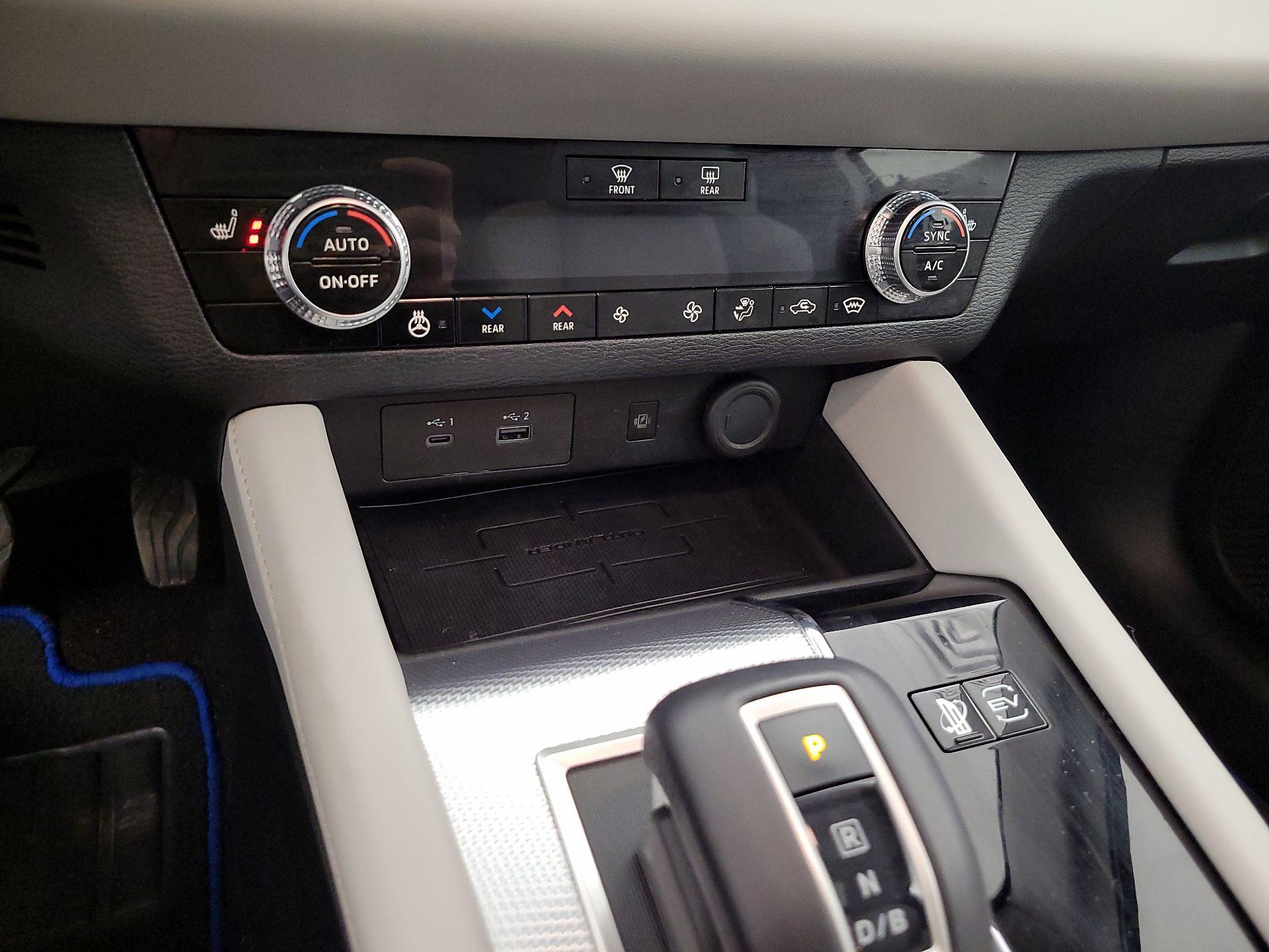 Thumbnail: 2023 Mitsubishi Outlander - 19