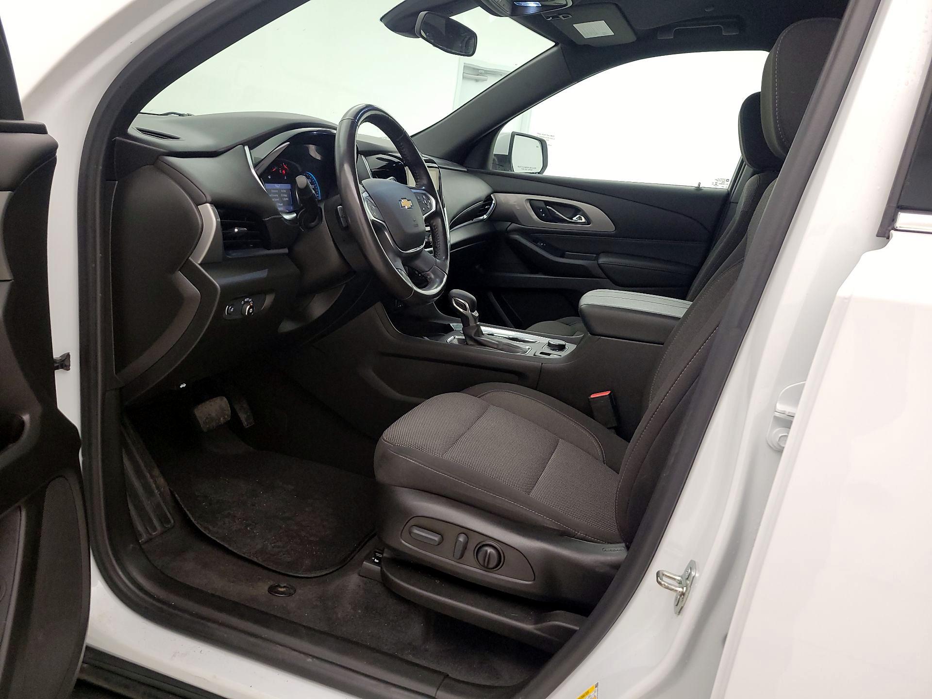 Thumbnail: 2022 Chevrolet Traverse - 11