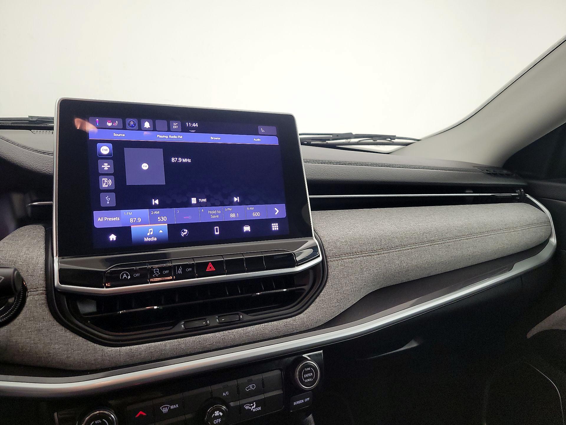 Thumbnail: 2022 Jeep Compass - 15