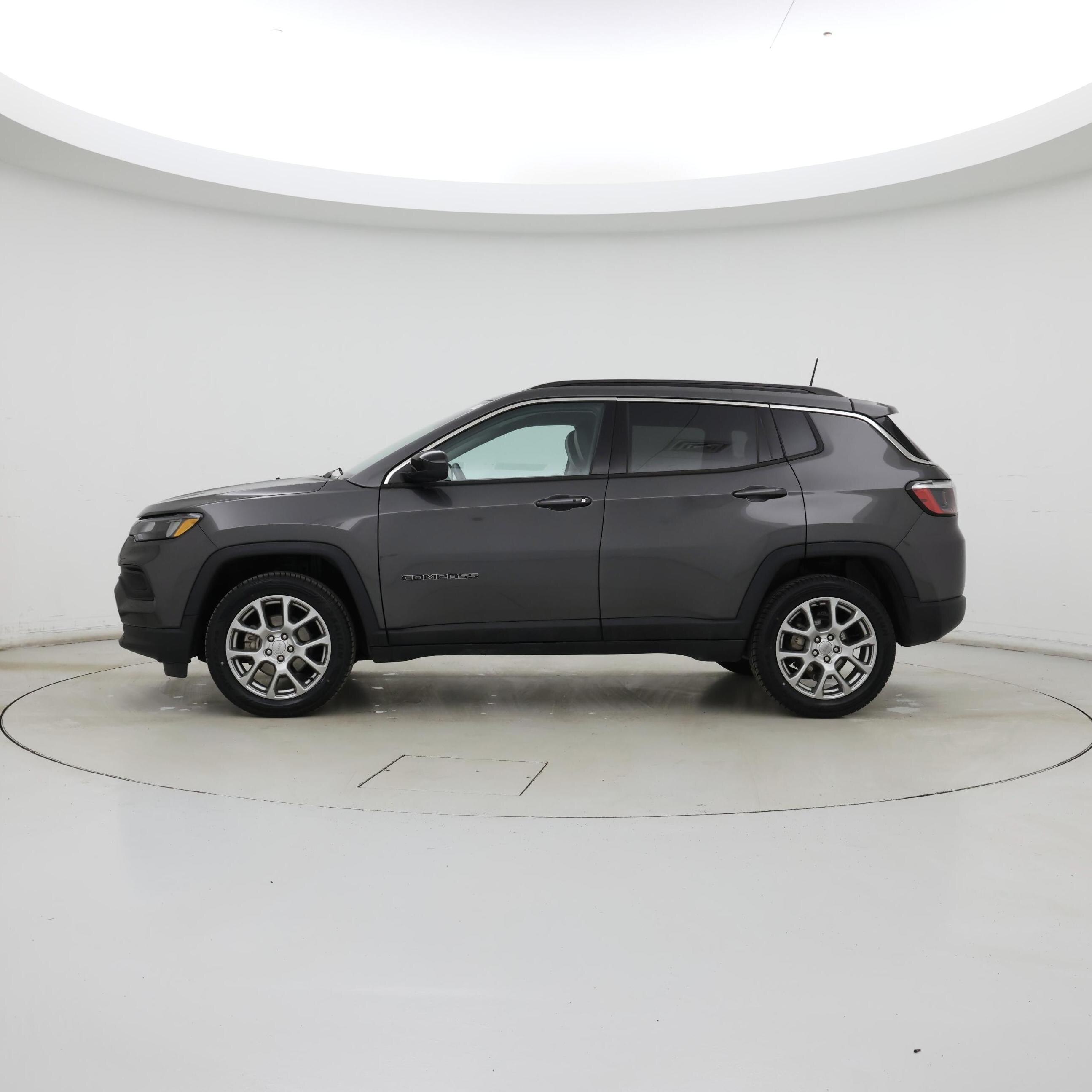 Thumbnail: 2022 Jeep Compass - 3