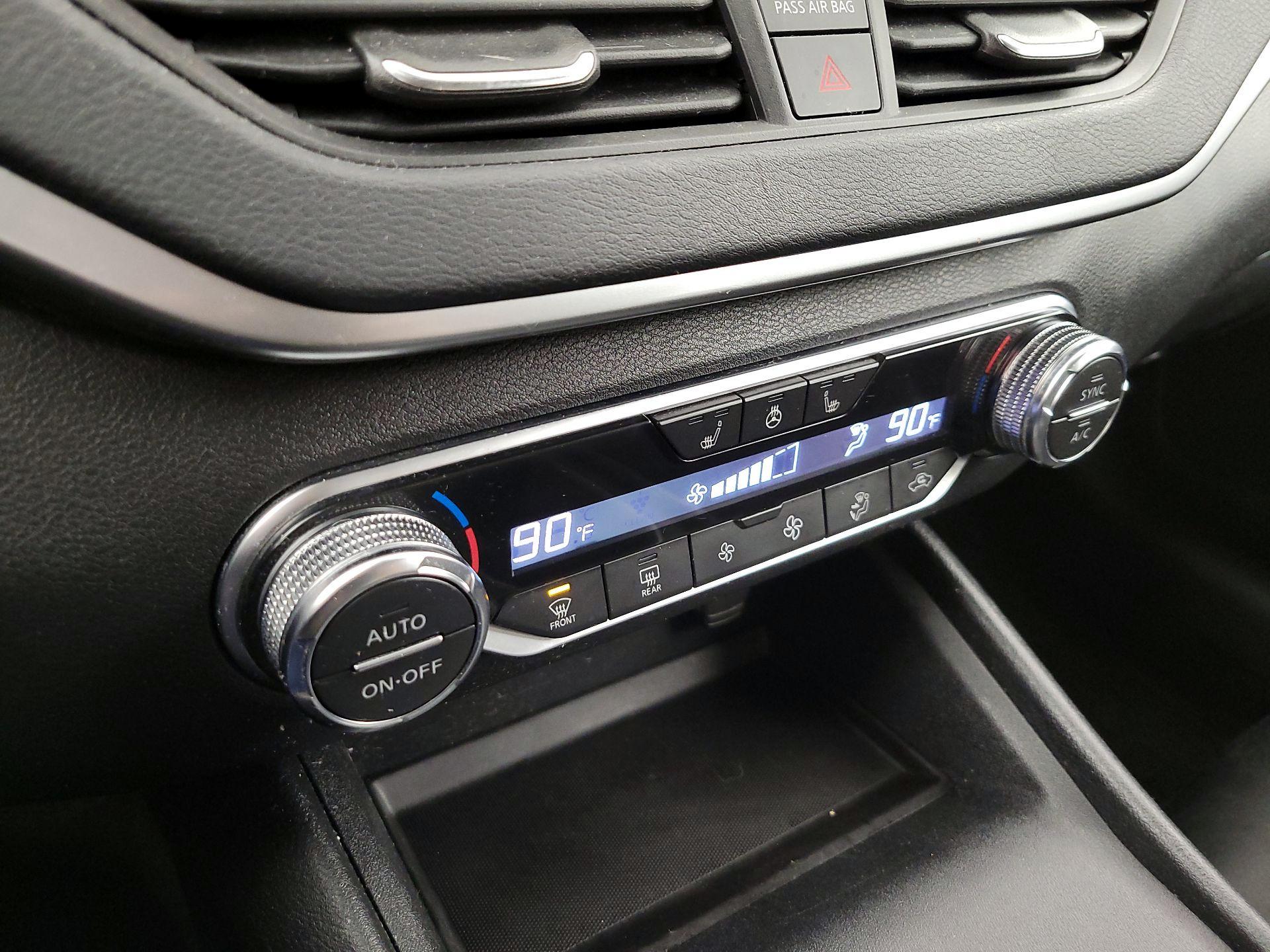 Thumbnail: 2019 Nissan Altima - 16